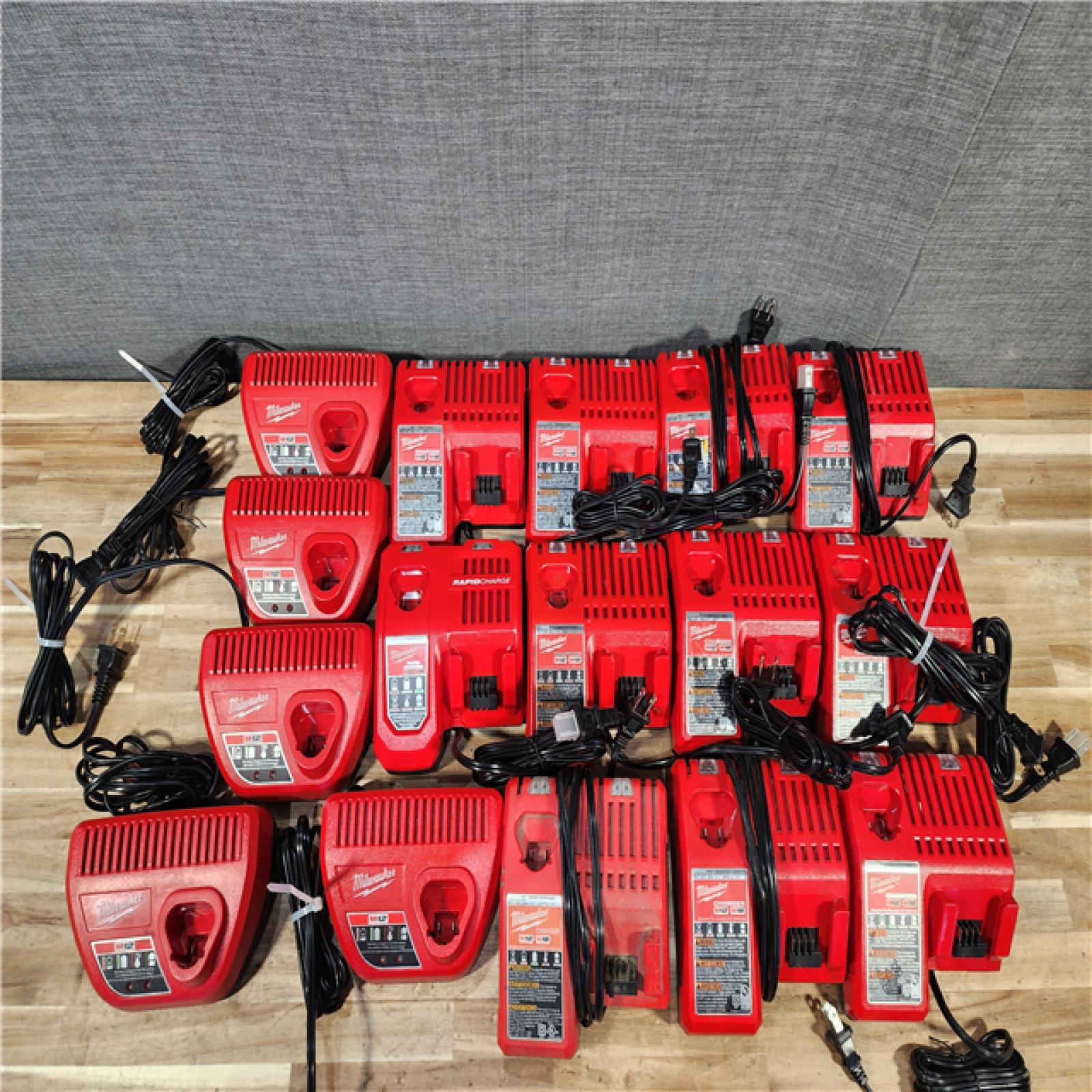 HOUSTON LOCATION - AS-IS MILWAUKEE BATTERY CHARGER PACK QTY - 16