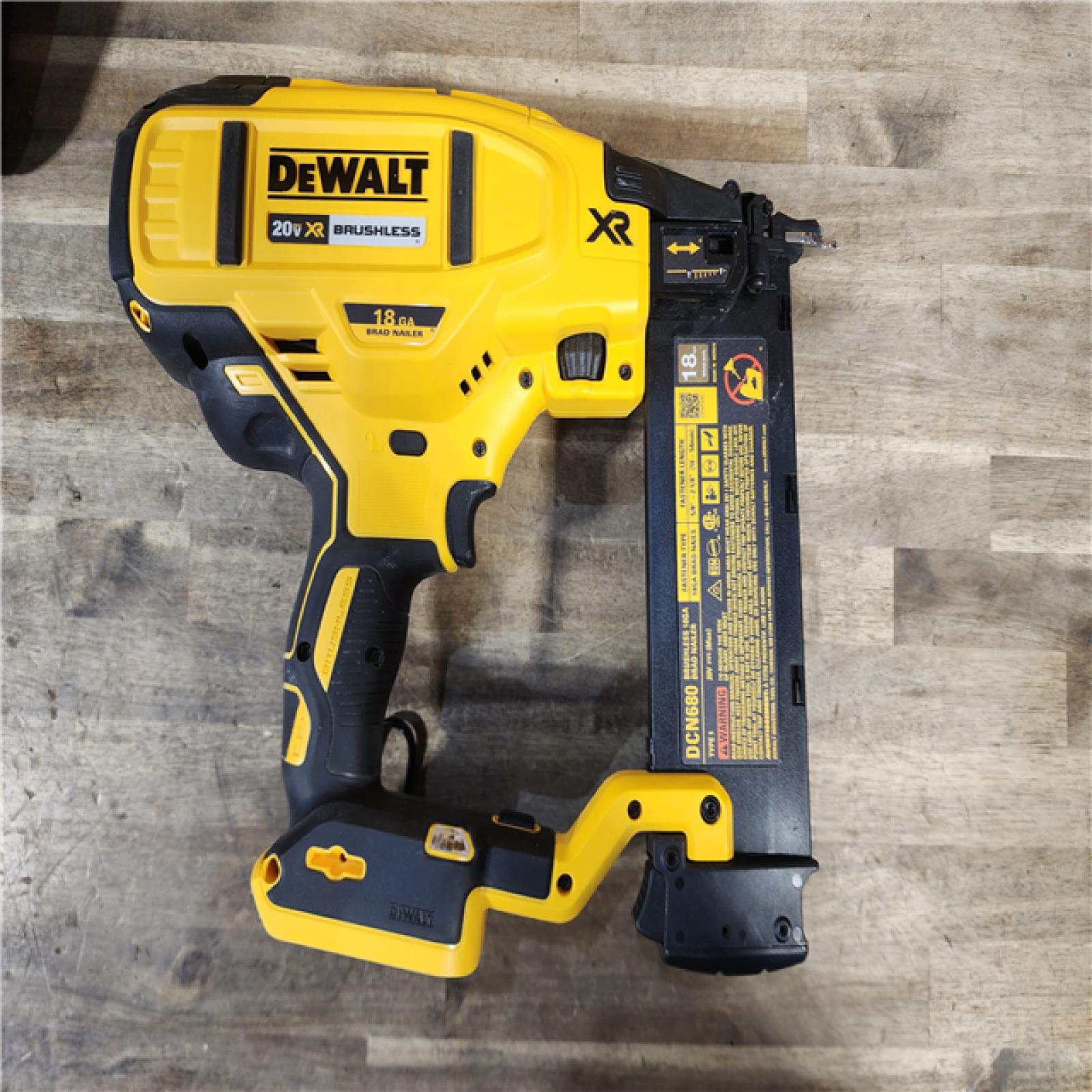 HOUSTON LOCATION - AS-IS DEWALT 20V MAX XR 18 Gauge Brad Nailer Kit