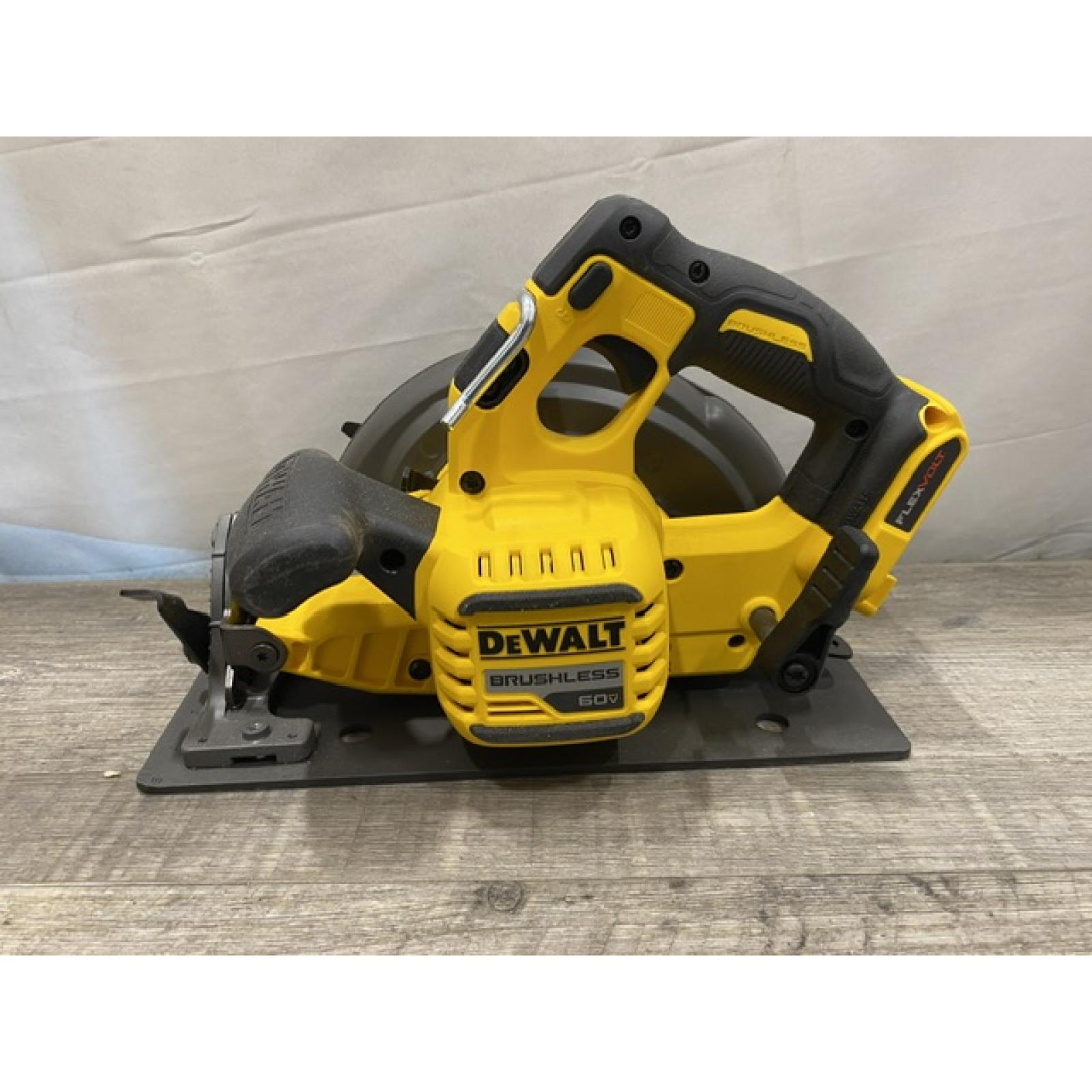 AS-IS DEWALT FLEXVOLT 60V MAX Cordless Brushless 7-1/4 in. Circular Saw with Brake (Tool Only)