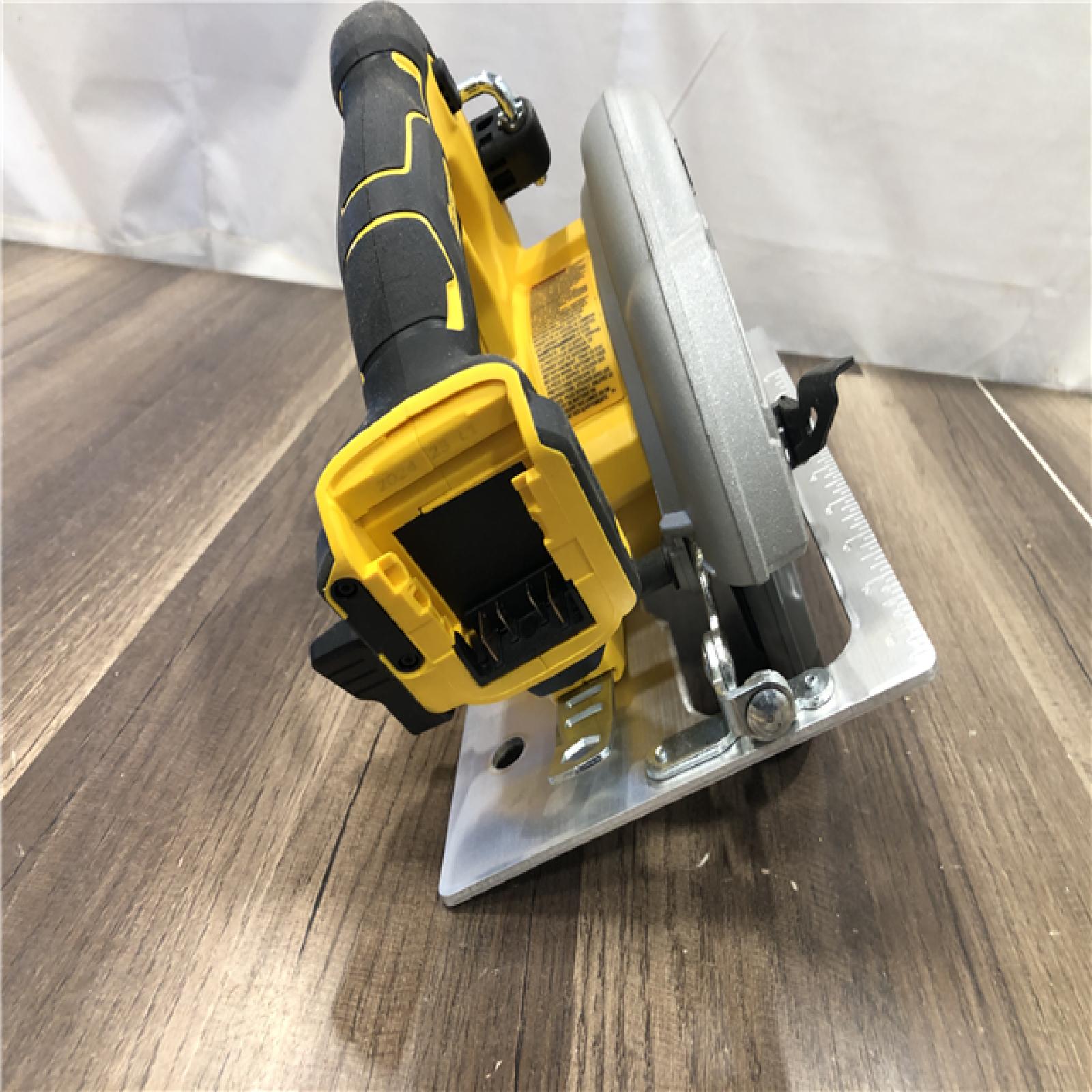 AS-IS DEWALT 20-Volt MAX 7-1/4 in. Cordless Circular Saw (Tool Only)