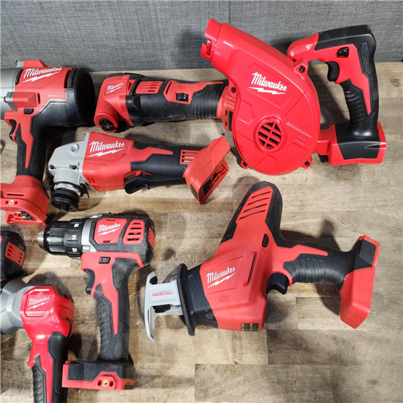 HOUSTON LOCATION - AS-IS MILWAUKEE 8 TOOL COMBO KIT W/ (2) BATTERY & CHARGER
