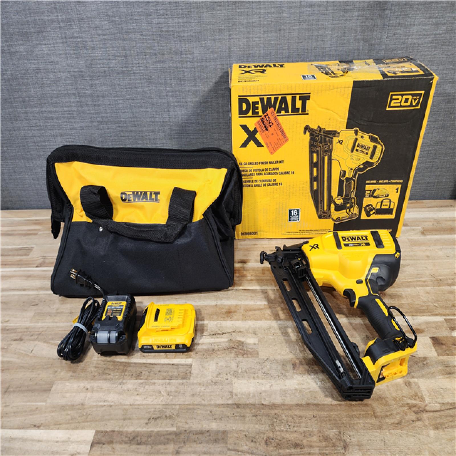HOUSTON LOCATION - AS-IS DEWALT 20V MAX XR 16-Gauge Electric Cordless Angled Finishing Nailer Kit