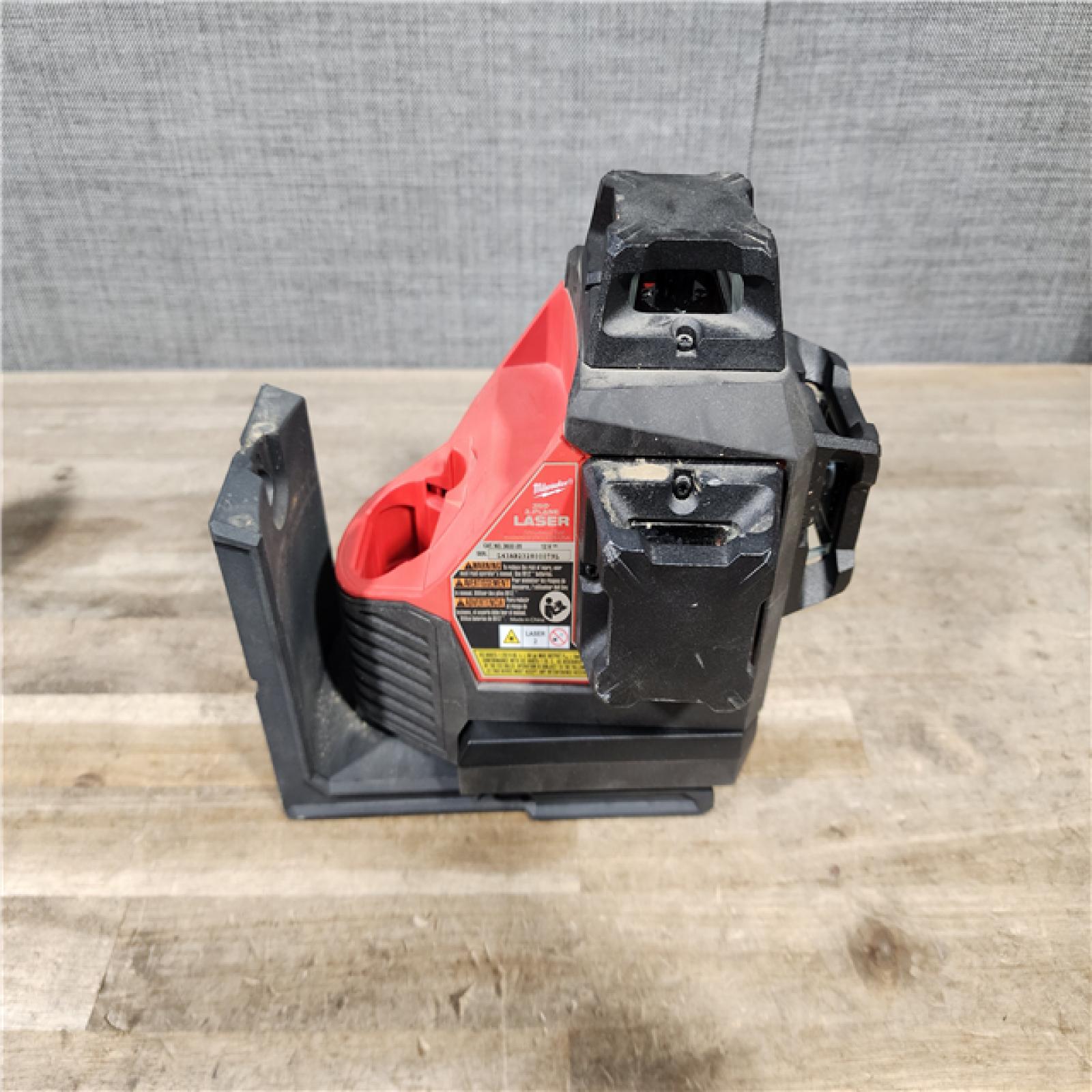 HOUSTON LOCATION - AS-IS Milwaukee-3632-21 M12 Green Beam Laser 360° 3-Plane Kit