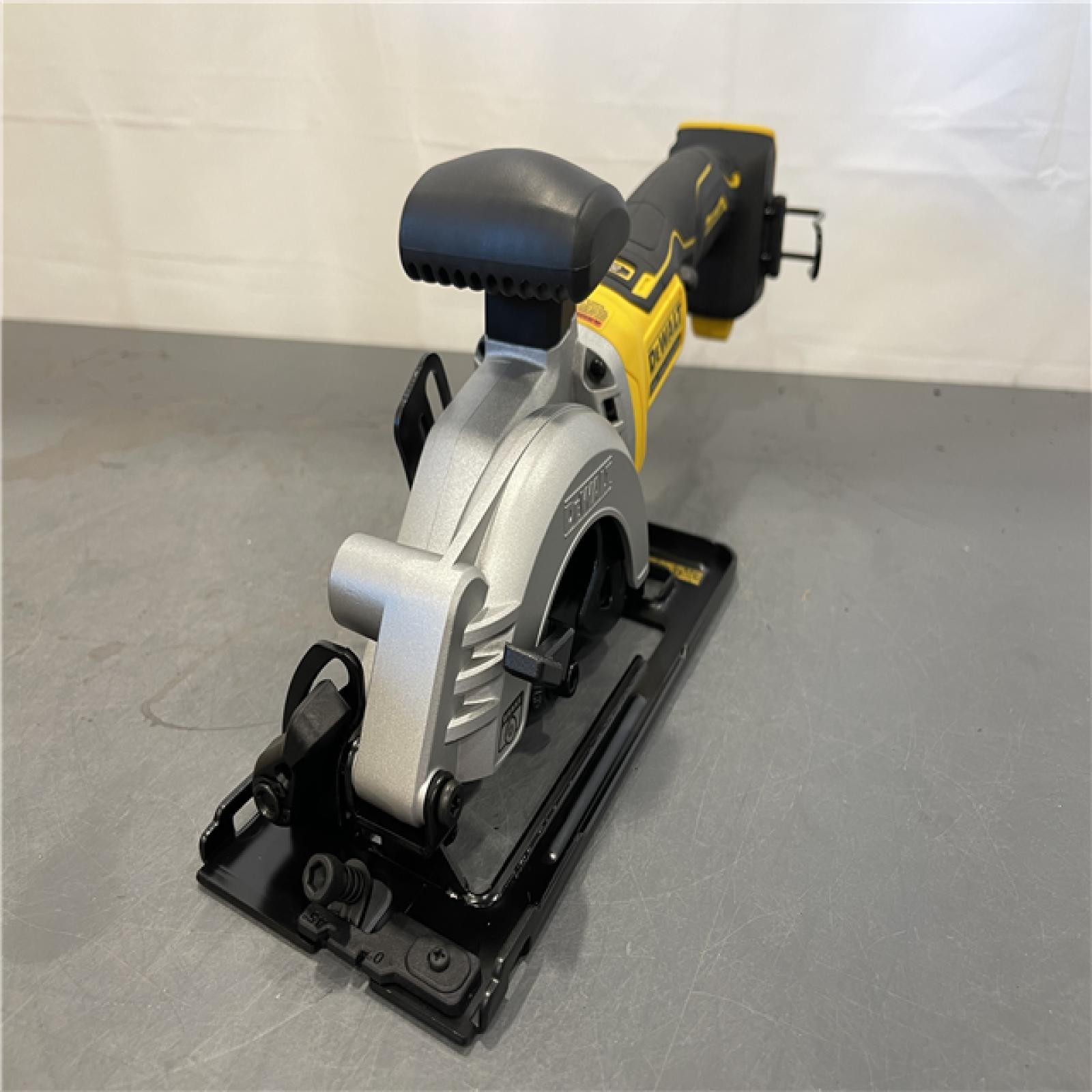 AS-IS - DEWALT ATOMIC 20V MAX Cordless Brushless 4-1/2 in. Circular Saw