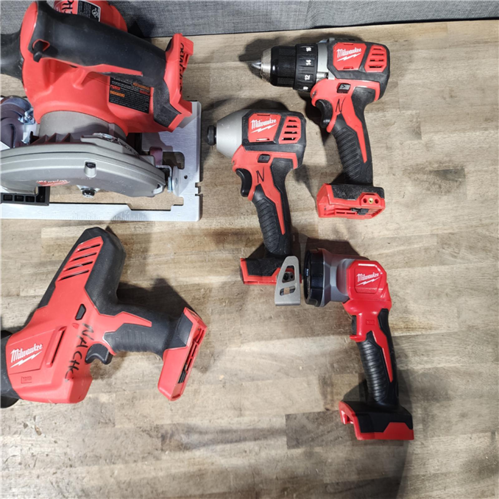 HOUSTON LOCATION - AS-IS Milwaukee 5 Tool Combo Kit W/ (2) Battery & Charger