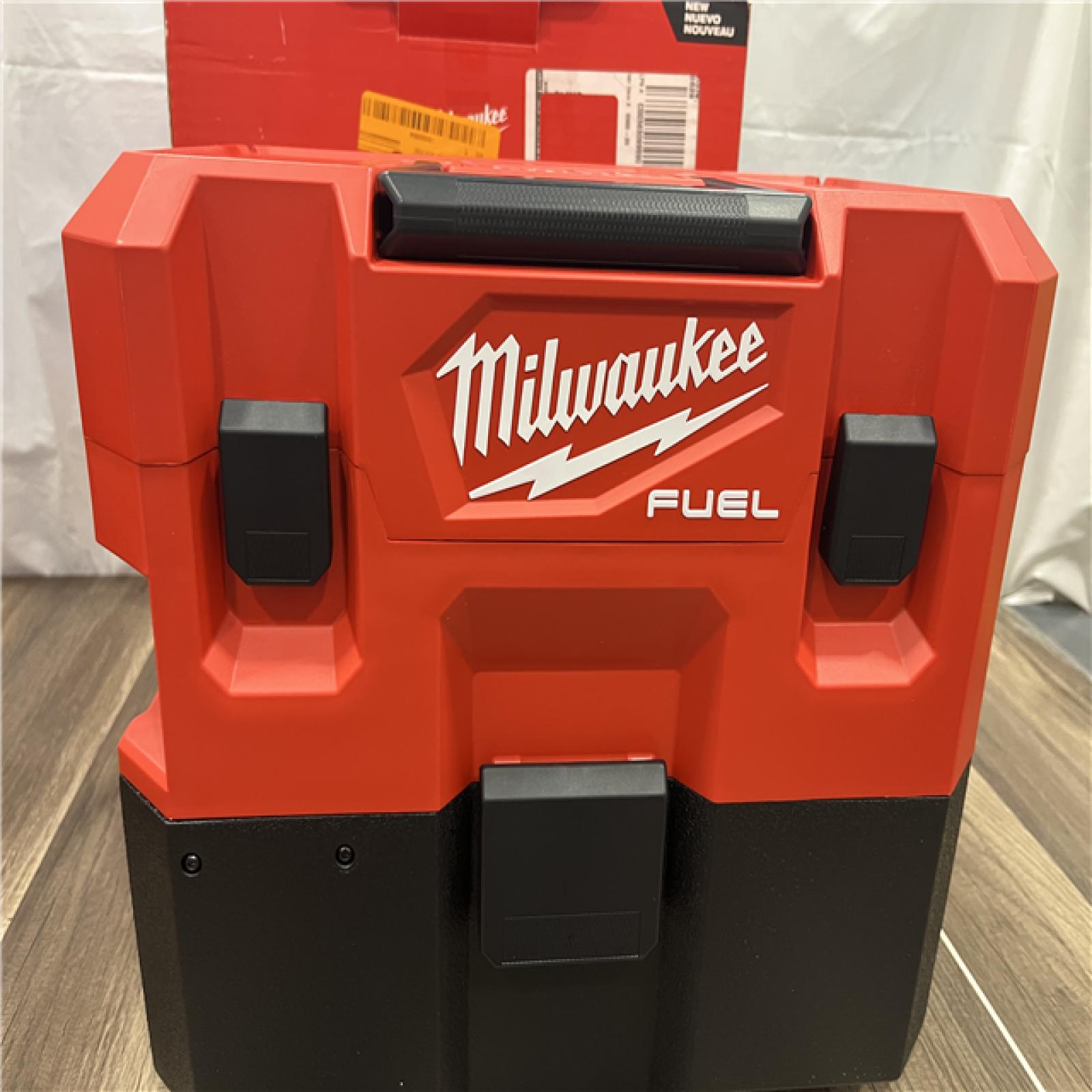 GOOD Milwaukee M12 Cordless Shop Vacuum - Tool Only
