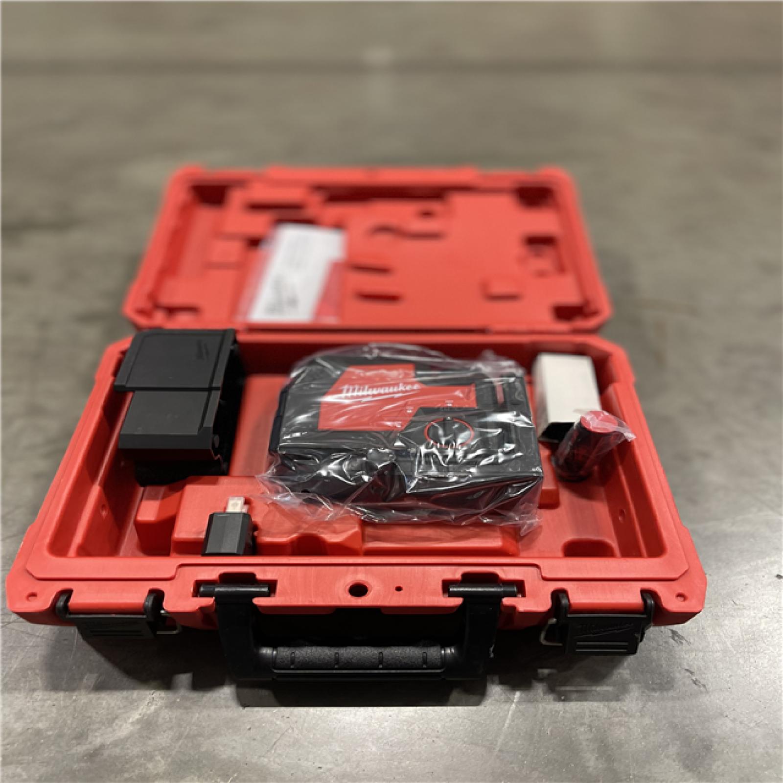 DALLAS LOCATION- AS-IS Milwaukee-3522-21 Green Beam Laser Cross Line Plumb Point USB Rechargeable