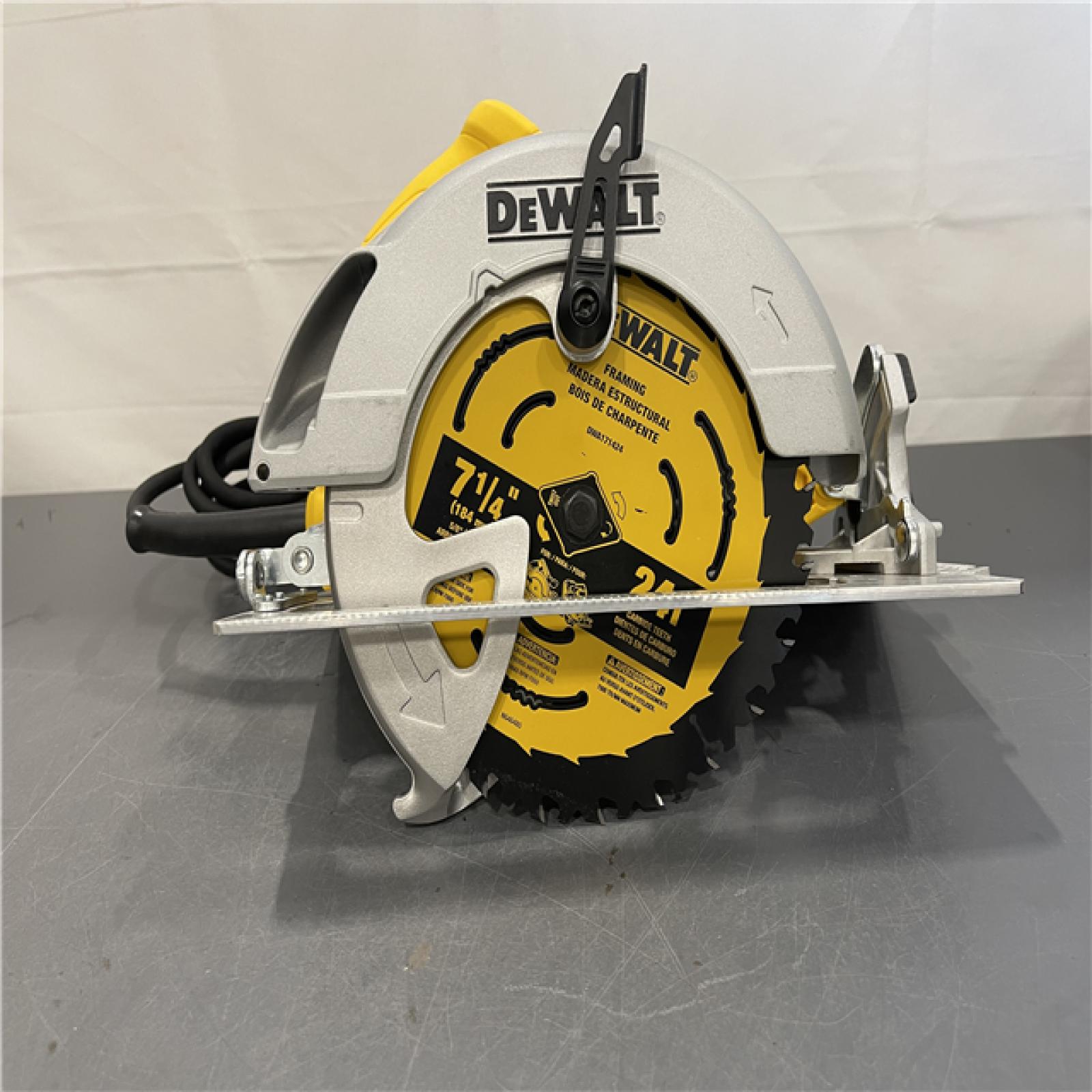 AS-IS - DeWalt 15 Amps 7-1/4 in. Corded Brushed Circular Saw