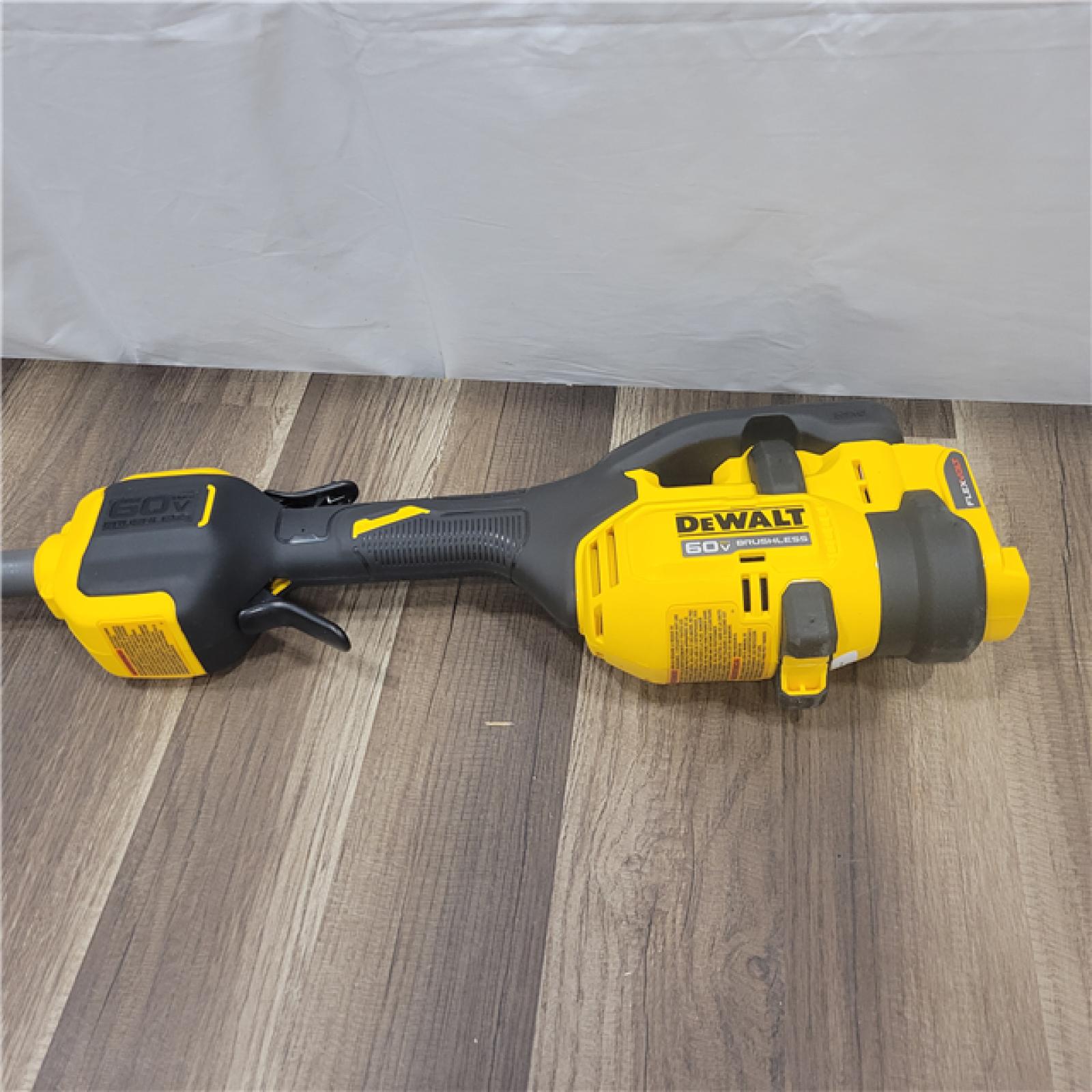 AS-IS  DEWALT FLEXVOLT 60V MAX 17 in. Cordless Battery Powered Attachment Capable Trimmer Kit with (1) FLEXVOLT 3 Ah Battery & Charger