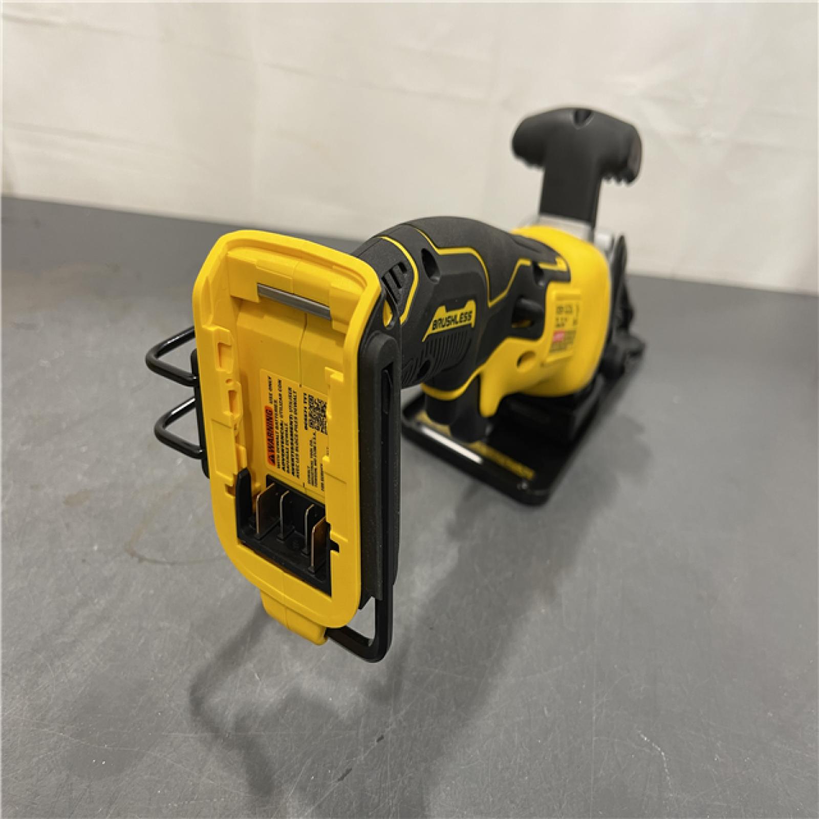 AS-IS - DEWALT ATOMIC 20V MAX Cordless Brushless 4-1/2 in. Circular Saw