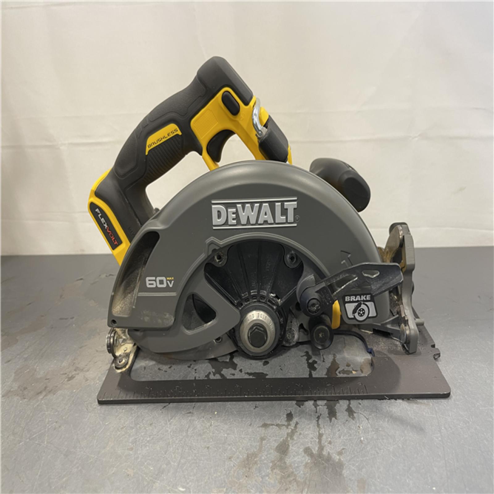 AS-IS - DeWALT FLEXVOLT 60V MAX Cordless Brushless 7-1/4 in. Circular Saw with Brake