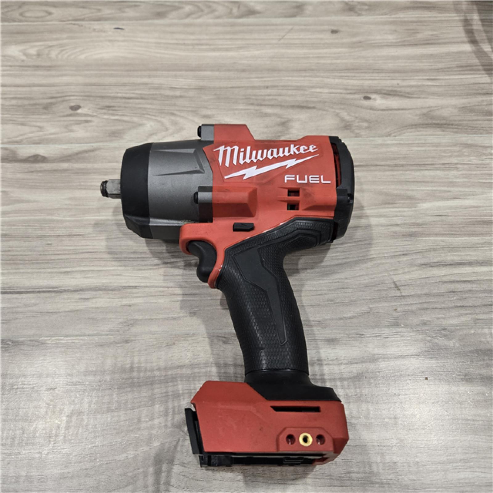 AS-IS Milwaukee M18 Cordless High Torque Impact Wrench Kit