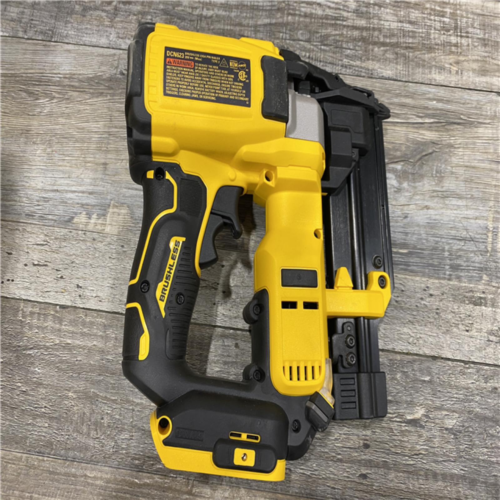 AS-IS DEWALT ATOMIC 20V MAX Lithium Ion Cordless 23 Gauge Pin Nailer Kit