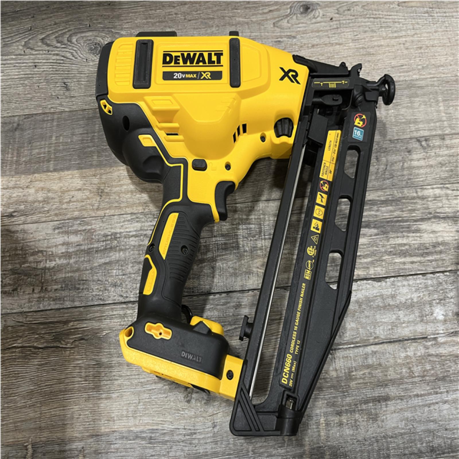 AS-IS DEWALT 20V MAX XR 16-Gauge Electric Cordless Angled Finishing Nailer Kit