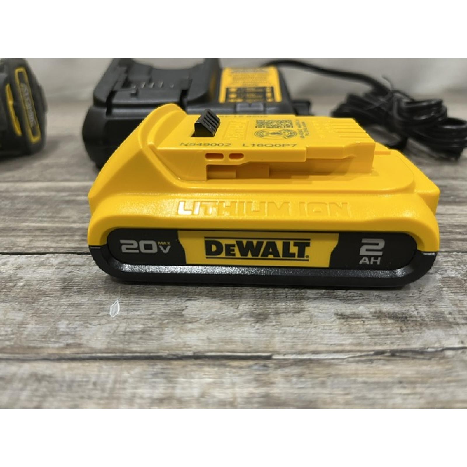AS-SI DEWALT Atomic 20V Max Lithium-Ion Brushless Cordless Compact 1/4 in. Impact Driver Kit