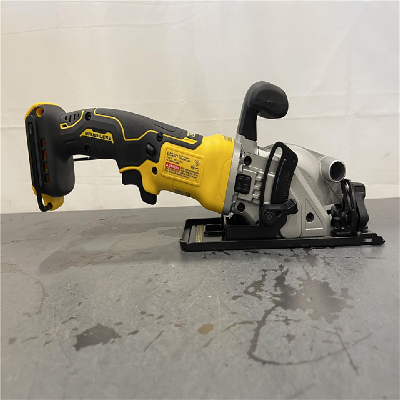 AS-IS - DEWALT ATOMIC 20V MAX Cordless Brushless 4-1/2 in. Circular Saw