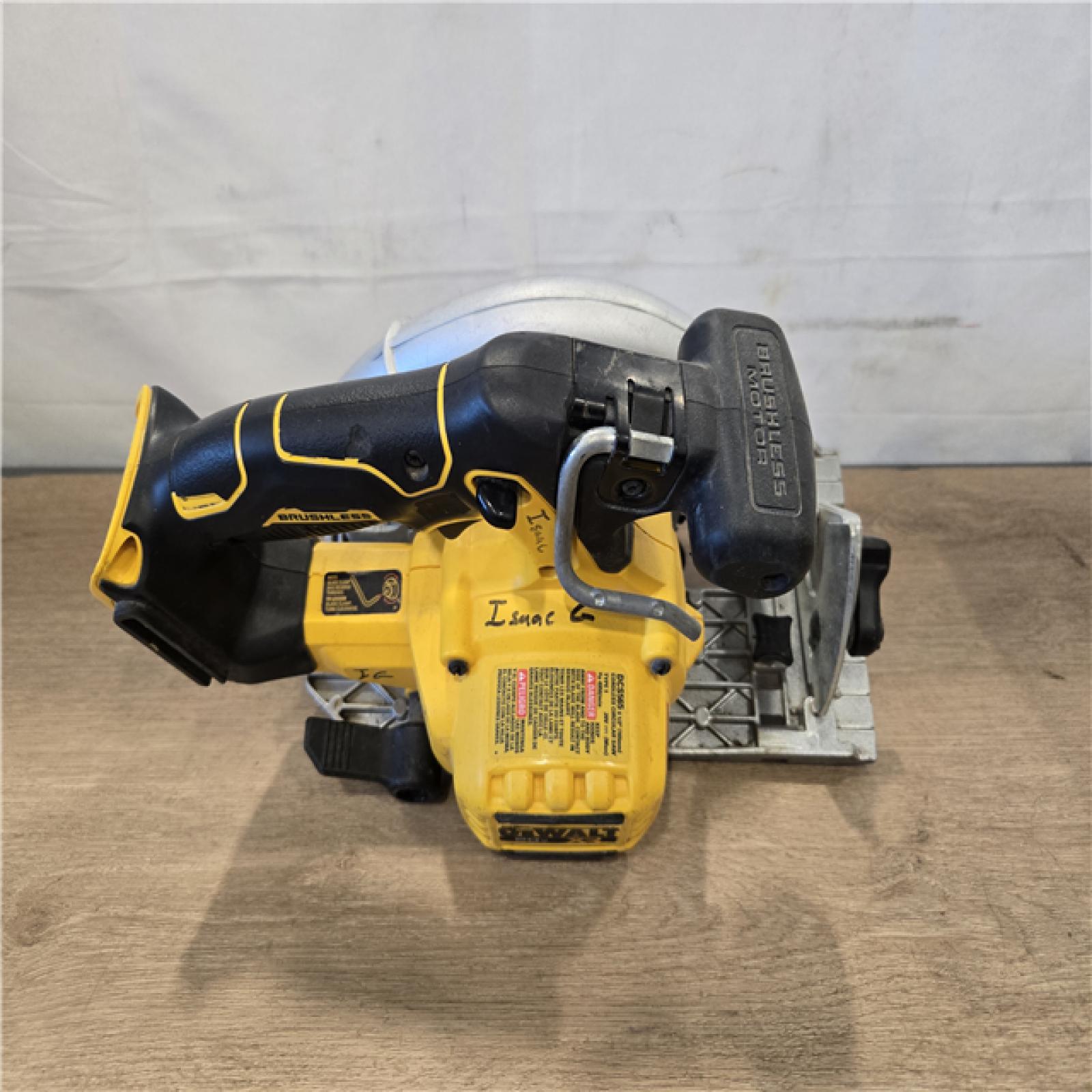 AS-IS DEWALT 20V MAX Cordless 6-1/2 in. Sidewinder Style Circular Saw (Tool Only)