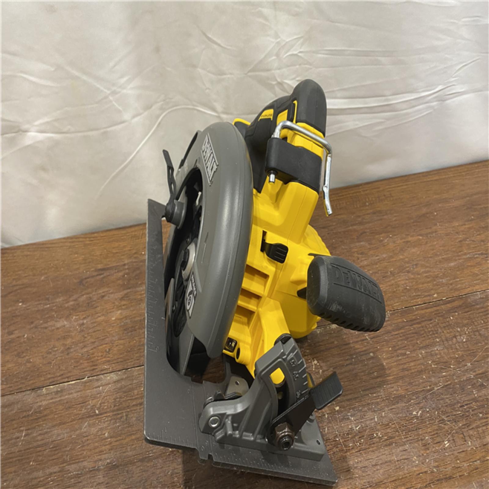AS-IS DeWALT Flexvolt Max 7-1/4  60V Brushless Circular Saw DCS578B