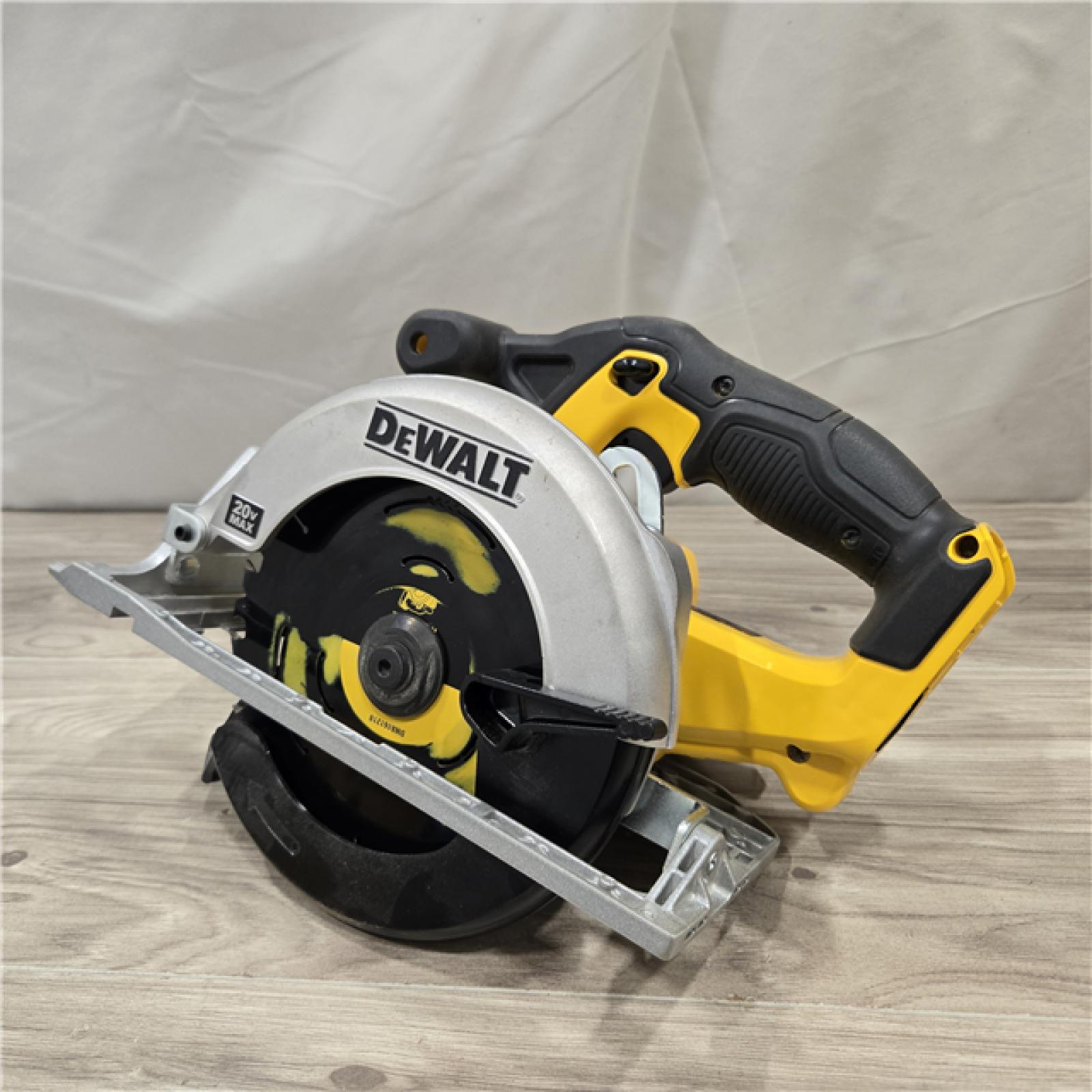 AS-IS DEWALT 6-1/2'' 165MM CIRCULAR SAW (Tool-Only)