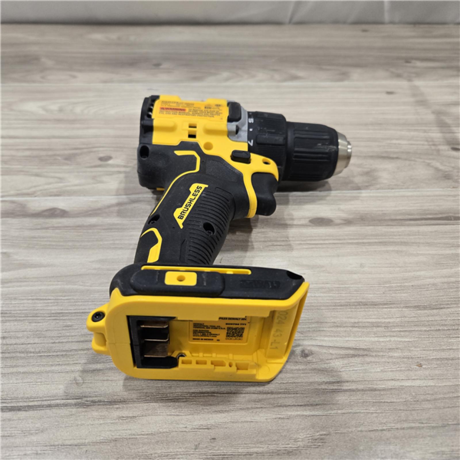 AS-IS DEWALT ATOMIC COMPACT SERIES 20V MAX* Cordless 1/2 Drill/Driver Kit