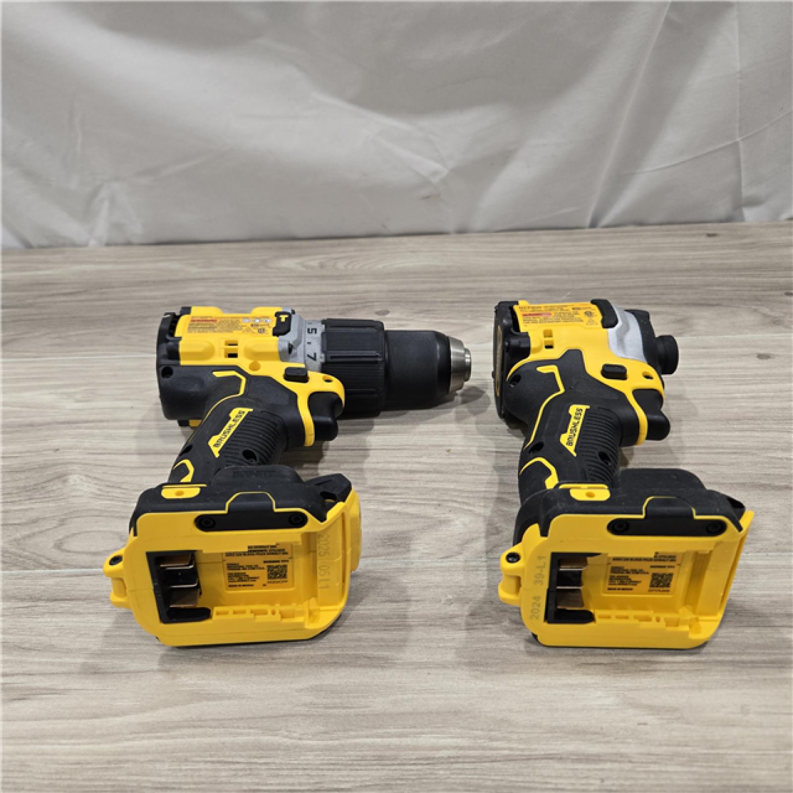AS-IS DEWALT 20V MAX XR Hammer Drill/ Impact Driver Kit