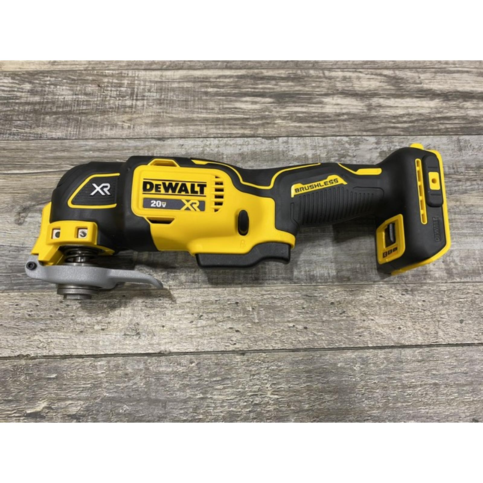 AS-IS DEWALT 20V MAX XR Cordless Brushless 3-Speed Oscillating Multi Tool Kit