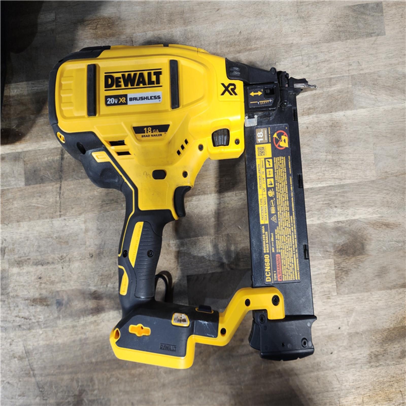 HOUSTON LOCATION - AS-IS DEWALT 20V MAX XR 18 Gauge Brad Nailer Kit