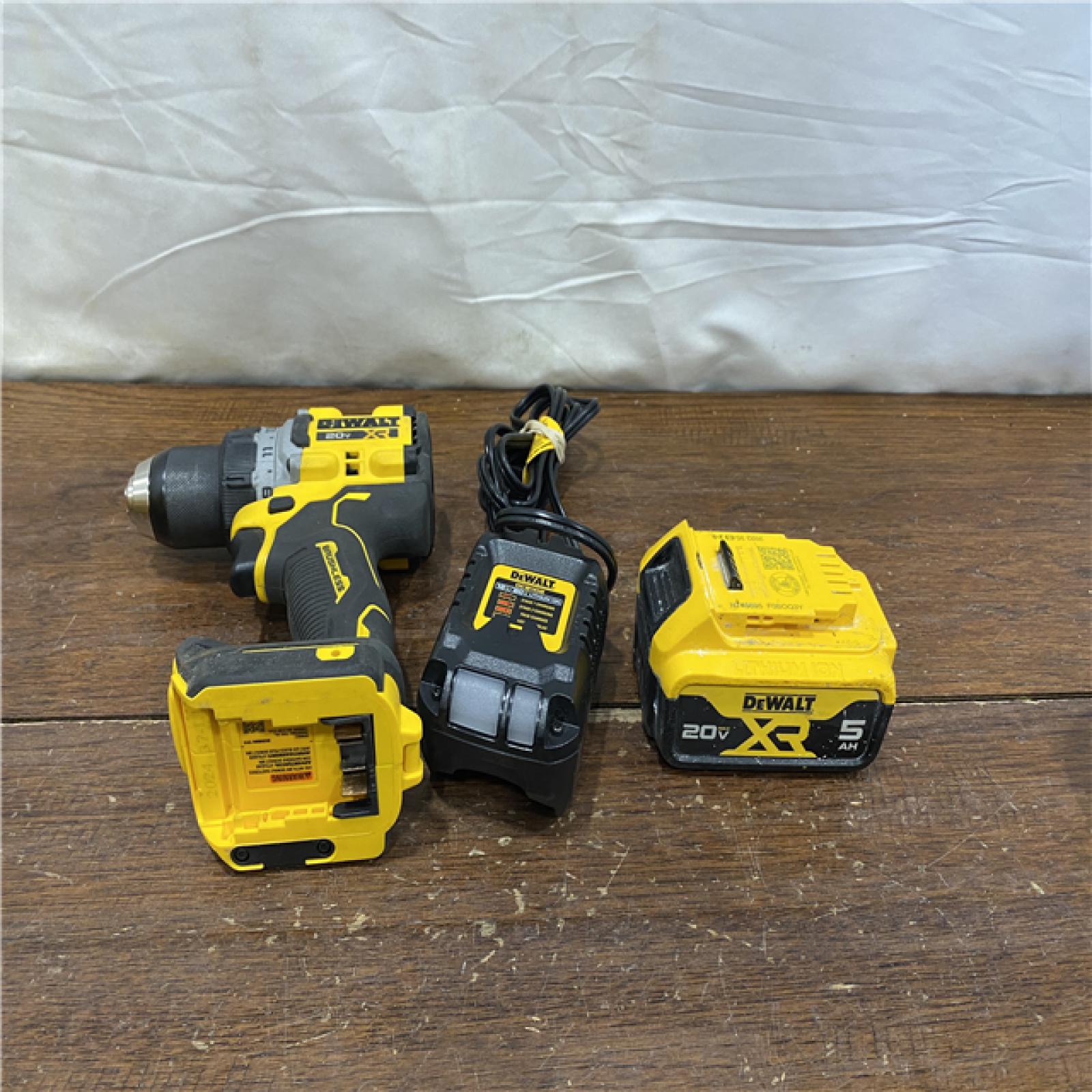 AS-IS DEWALT 20V MAX XR Brushless Cordless 1/2 Drill/Driver Kit