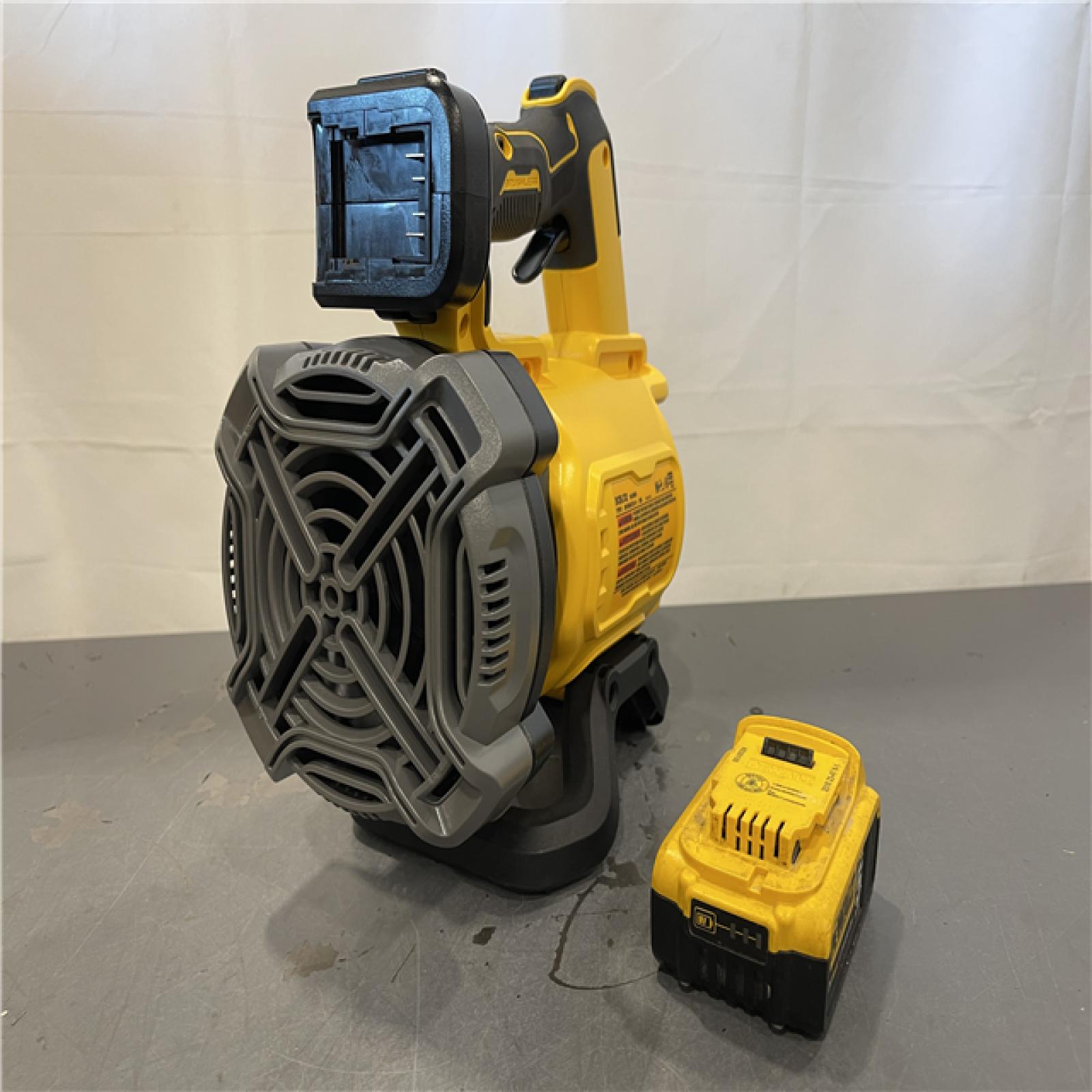 AS-IS - DeWalt 20V MAX 125 MPH 450 CFM Brushless Cordless Battery Powered Blower Kit