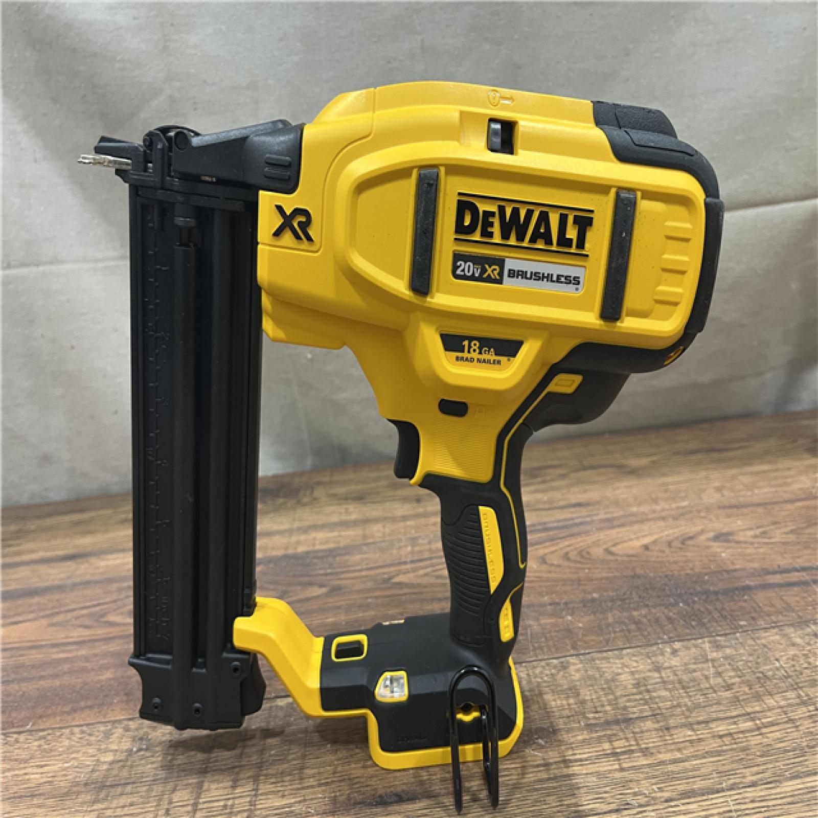 AS-IS DEWALT 20V MAX XR 18 Gauge Brad Nailer Kit
