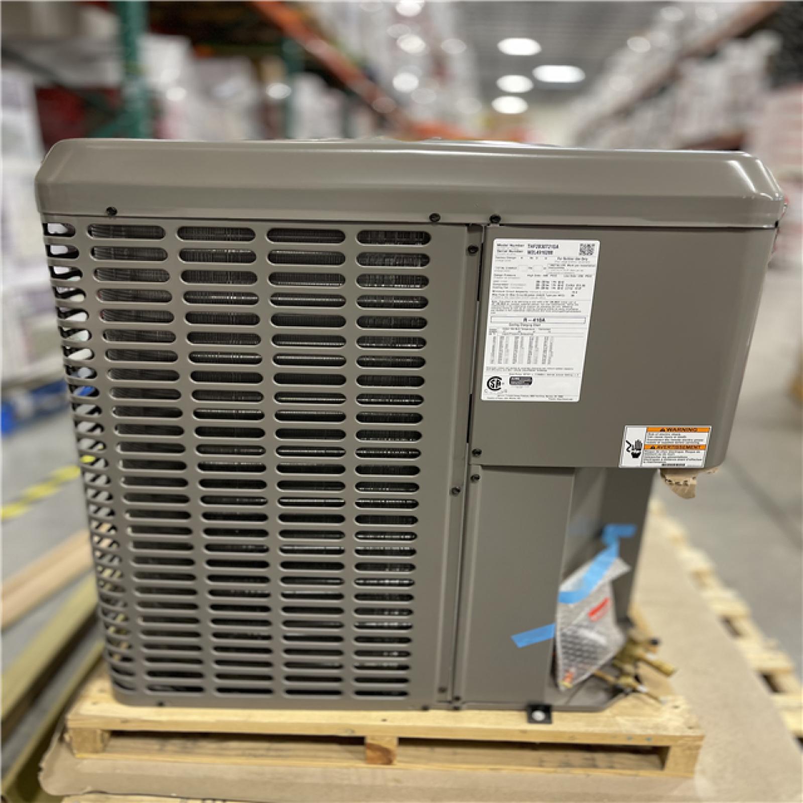 DALLAS LOCATION - Johnson Controls 2.5 Ton 15.2seer/7.8 Hspf 2-Stage Heat Pump