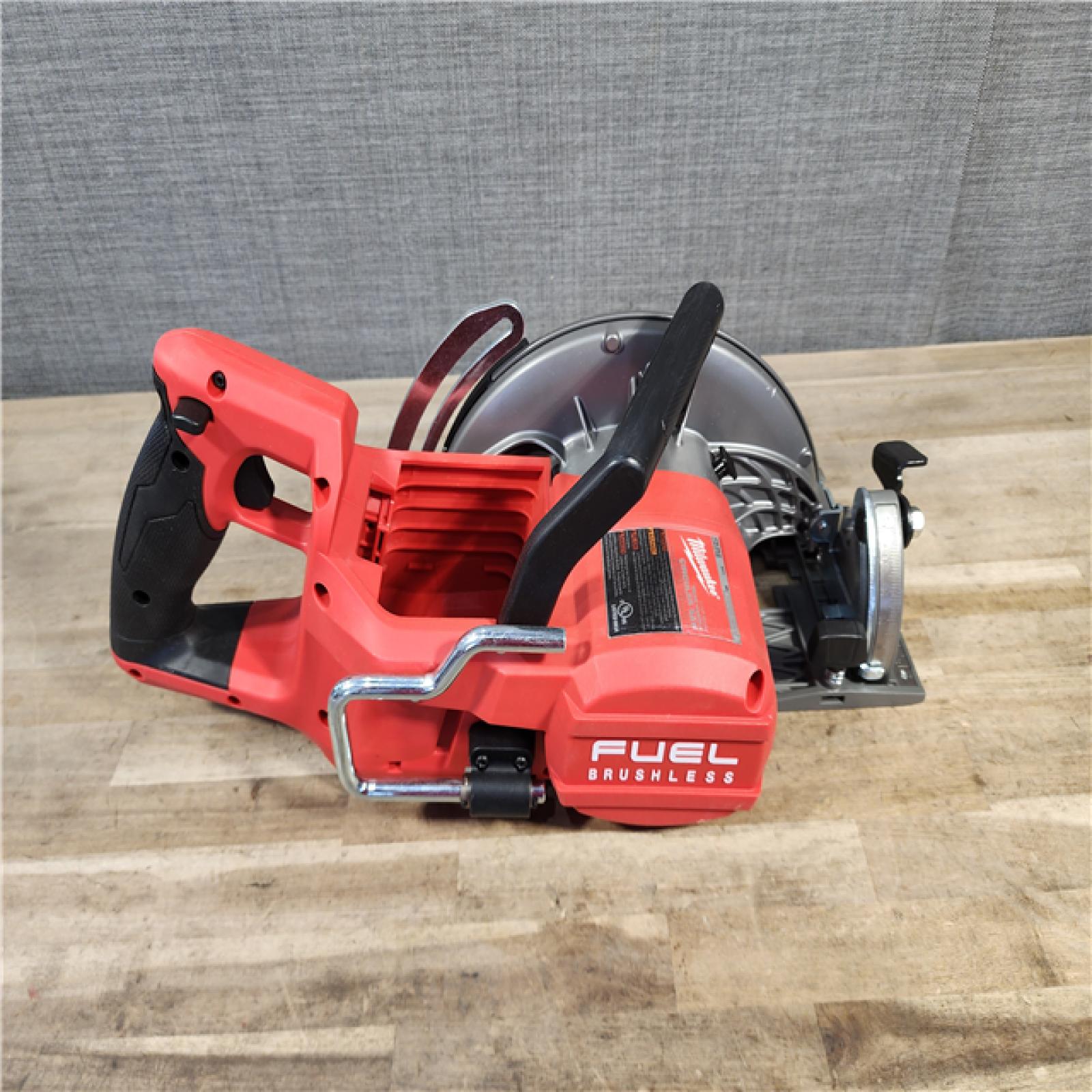 HOUSTON LOCATION - AS-IS (APPEARS LIKE NEW) Milwaukee 2830-20 Rear Handle Circular Saw M18 FUEL 7-1/4 Cordless Brushless Tool Only