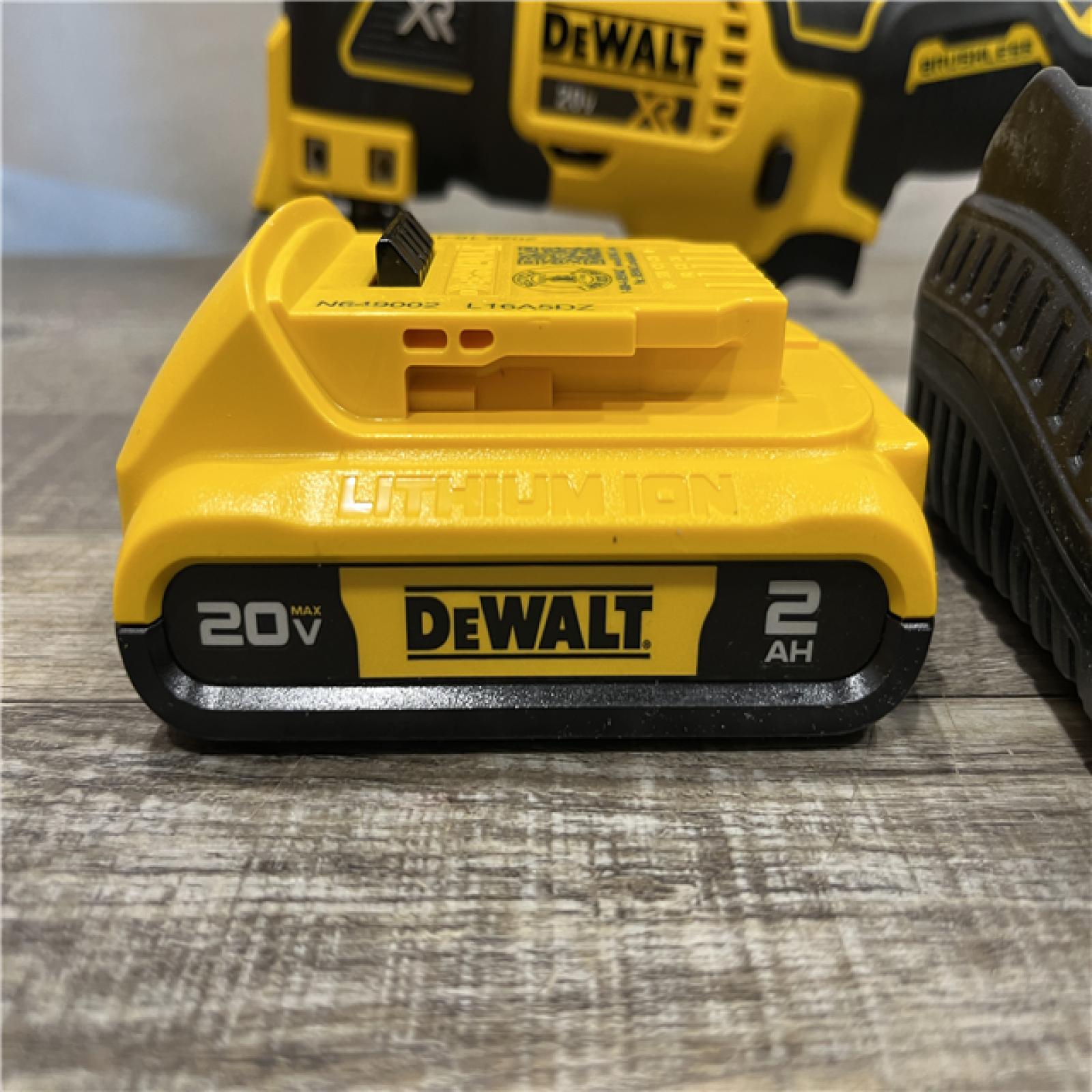 AS-IS DEWALT 20V MAX XR Cordless Brushless 3-Speed Oscillating Multi Tool Kit