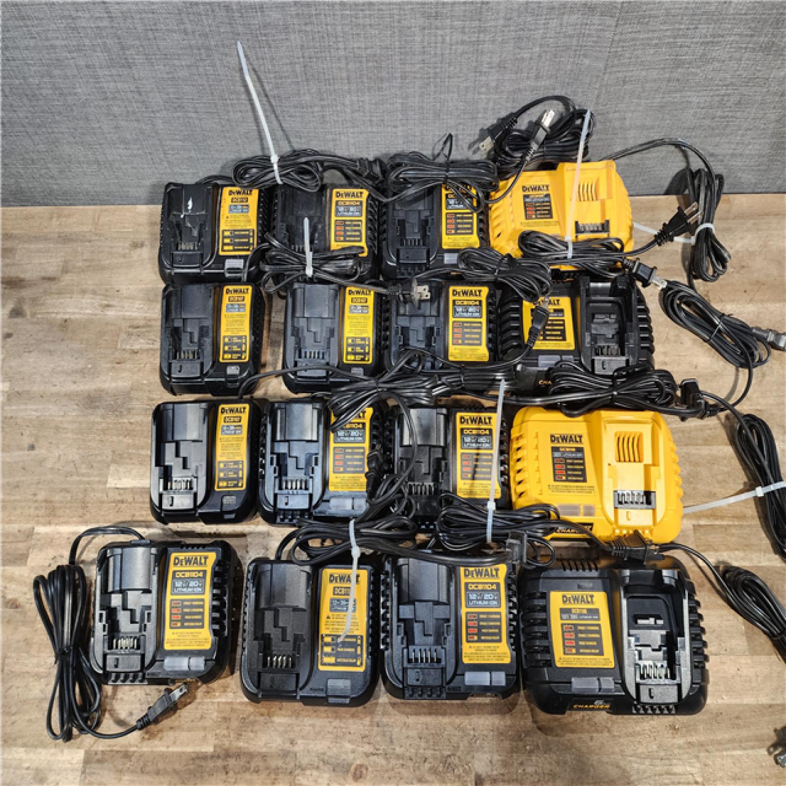 HOUSTON LOCATION - AS-IS DEWALT BATTERY CHARGER PACK QTY - 16
