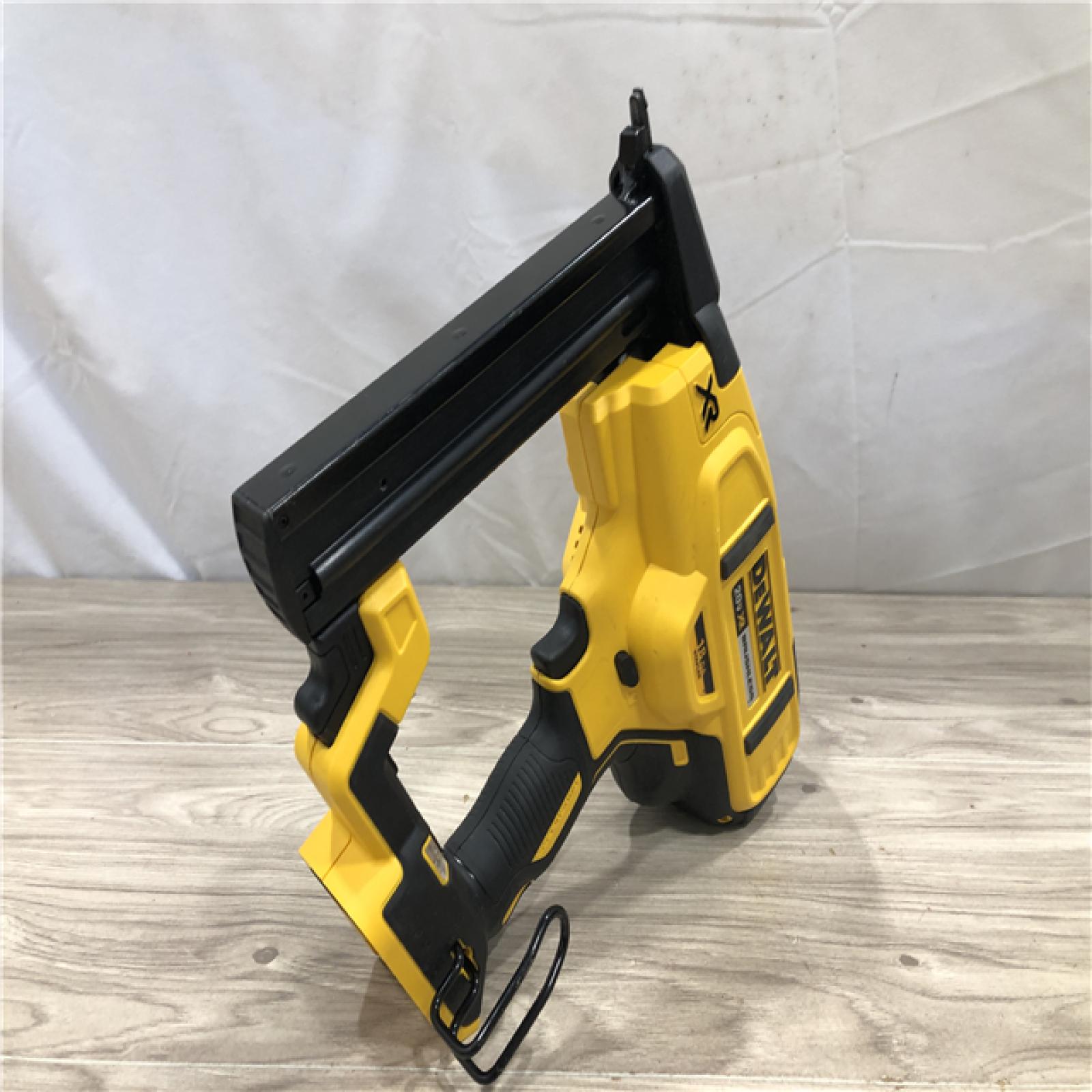 AS-IS DeWALT DCN681D1 20V MAX 18ga Cordless Narrow Crown Stapler Kit