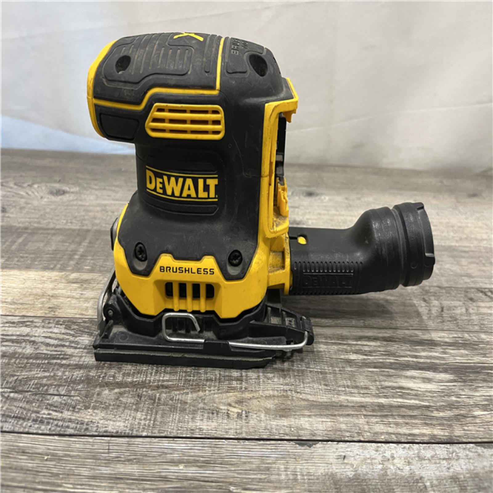 AS-IS DEWALT 20V MAX XR Brushless Cordless 1/4 Sheet Variable Speed Sander (Tool Only)