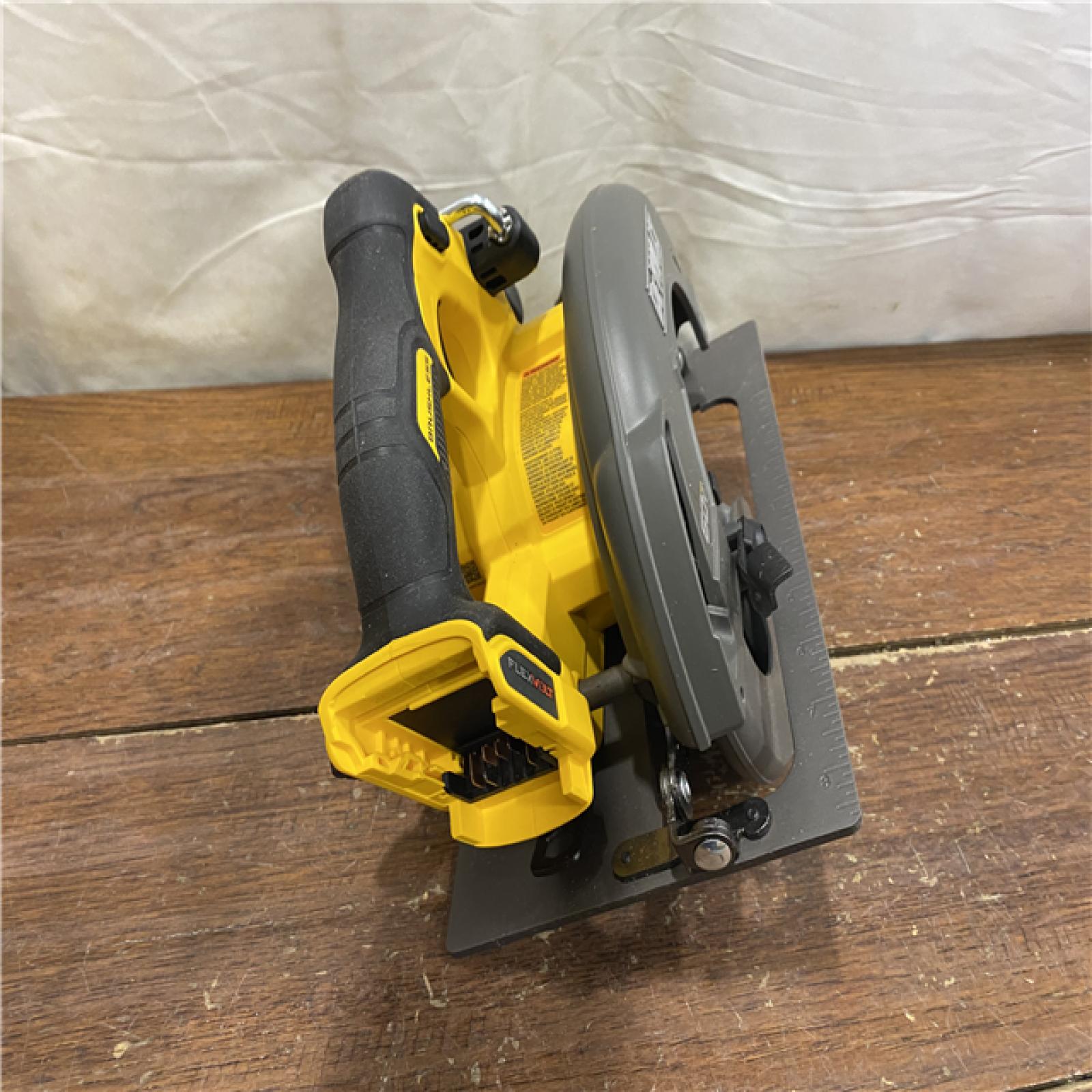 AS-IS DeWALT Flexvolt Max 7-1/4  60V Brushless Circular Saw DCS578B