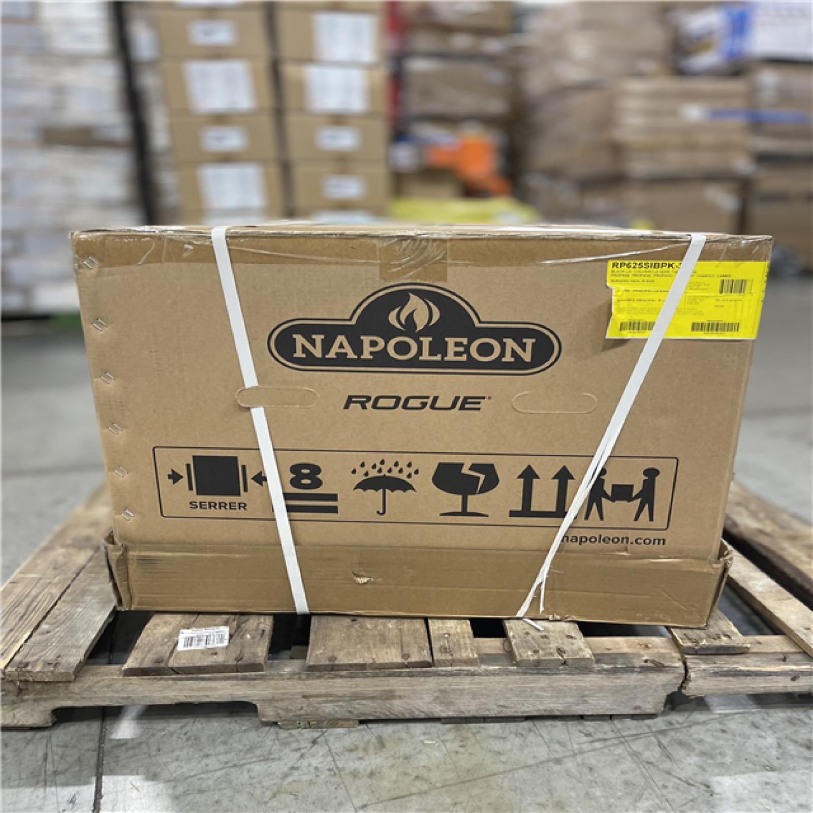 DALLAS LOCATION- NAPOLEON Rogue PRO 625 5-Burner Propane Gas Grill in Black with Infrared Side Burner