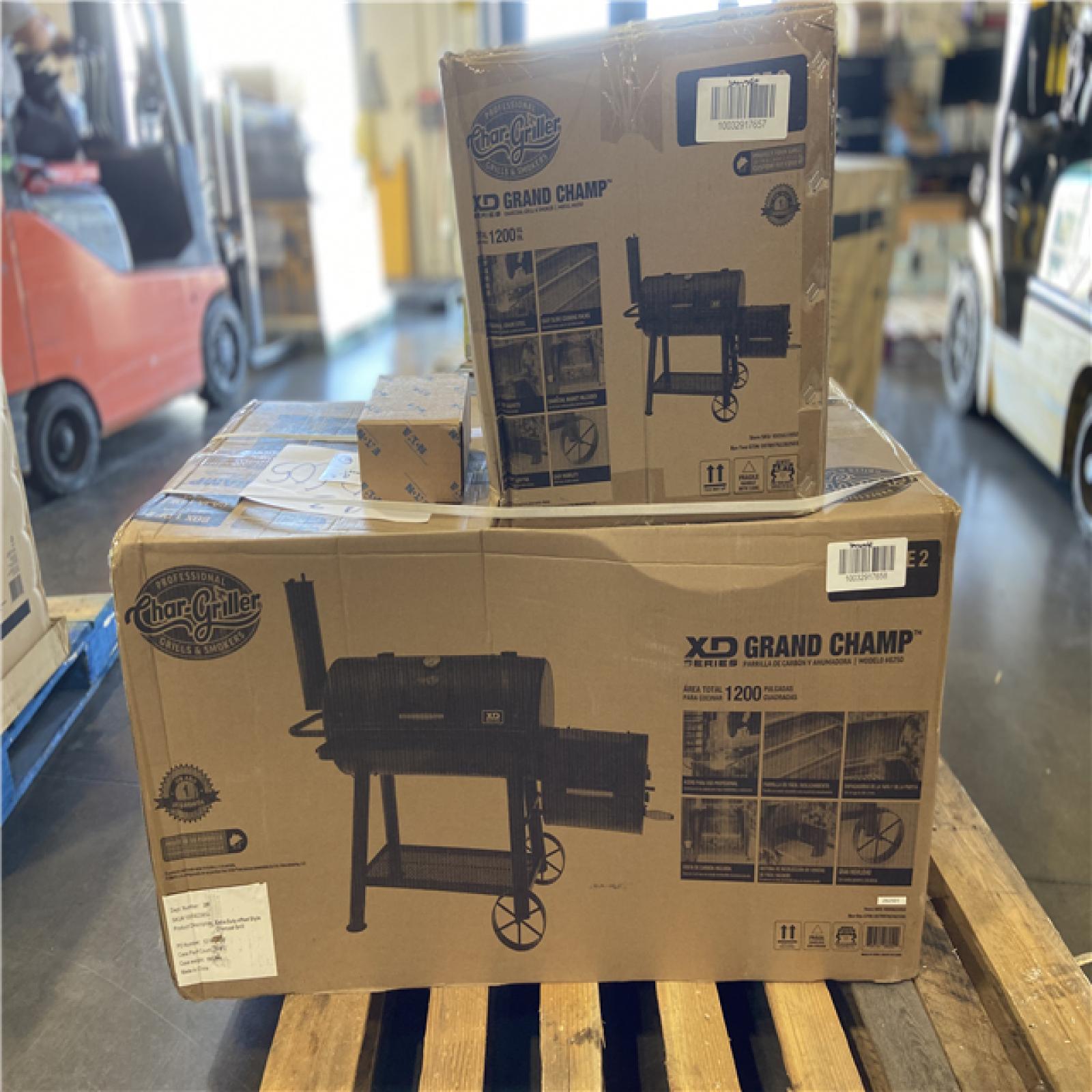 DALLAS LOCATION - AS-IS Char-Griller Grand Champ Charcoal Grill and Offset Smoker in Black