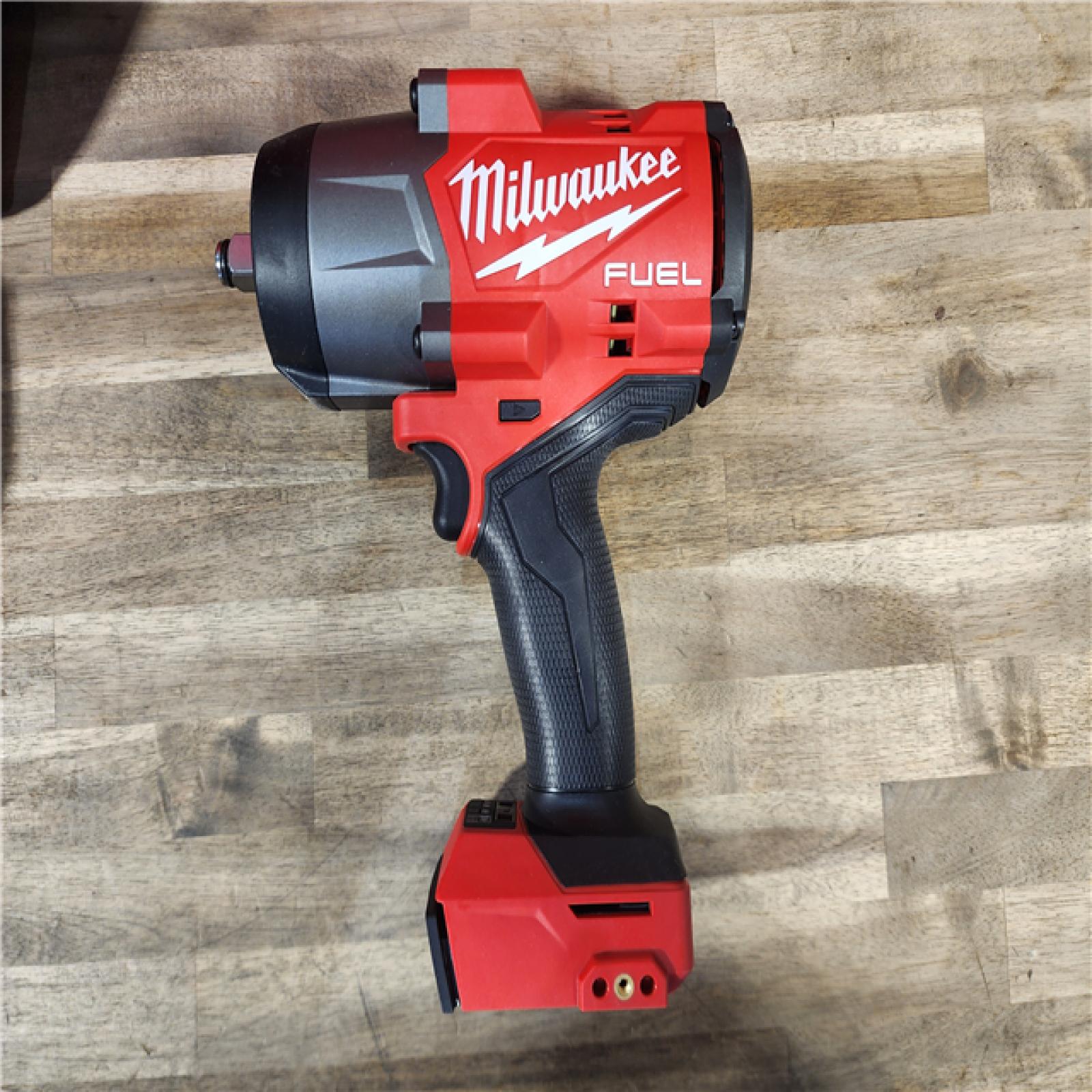 HOUSTON LOCATION - AS-IS (APPEARS LIKE NEW) Milwaukee M18 1/2 in. Cordless Brushless High Torque Impact Wrench Kit (Battery & Charger)