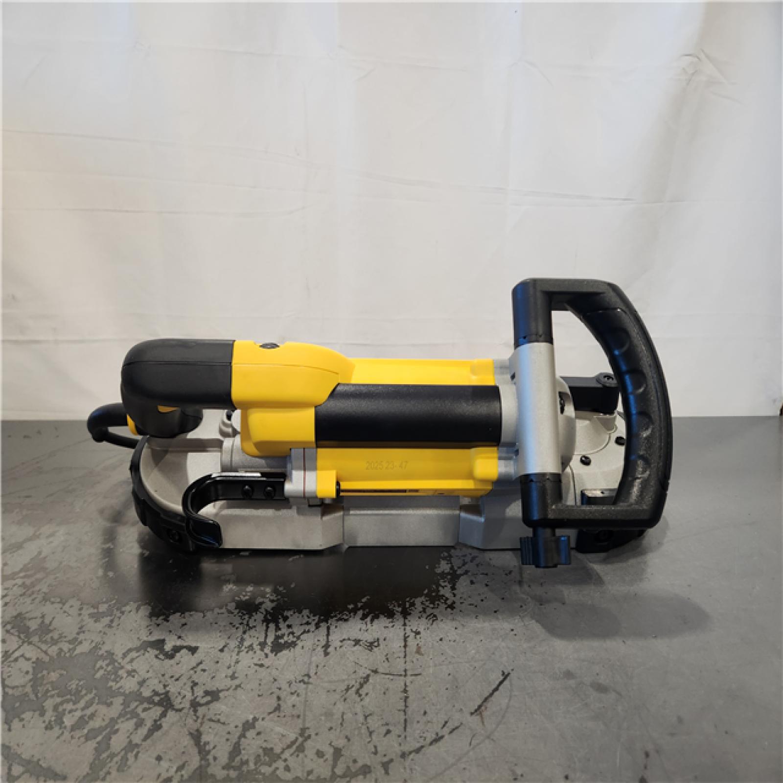 AS-IS- 10 Amp Deep Cut Band Saw Kit