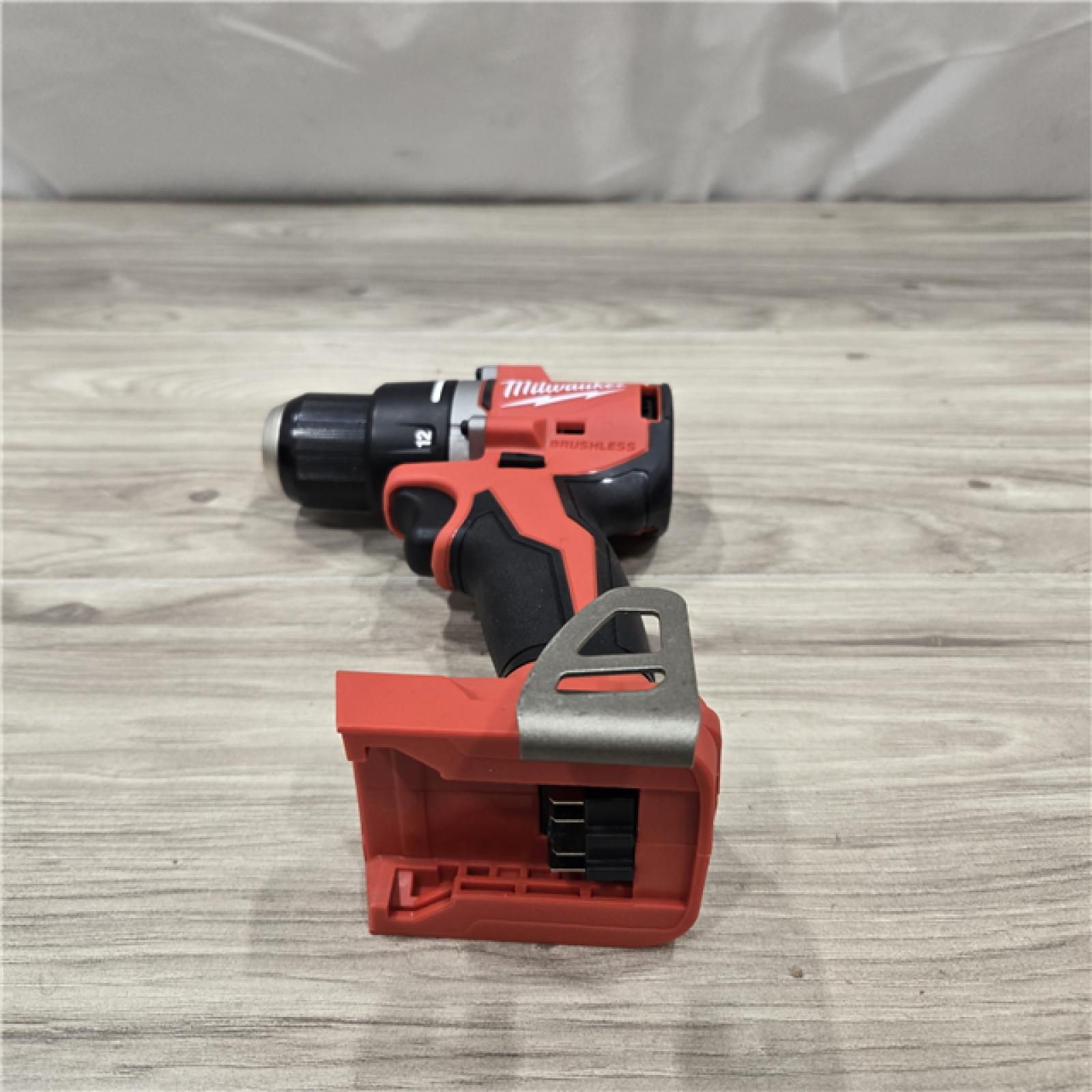 AS-IS Milwaukee 3601-22CT M18 18V Drill/Driver Kit