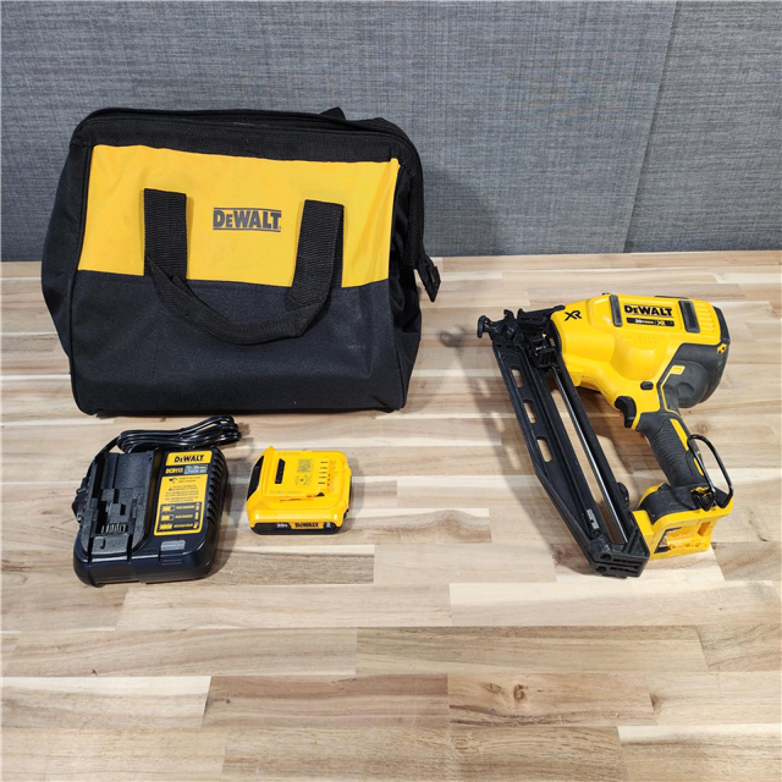 HOUSTON LOCATION - AS-IS DeWalt DCN660D1 20V 16 Gauge Cordless Angled Finish Nailer Kit W/ 2Ah Battery