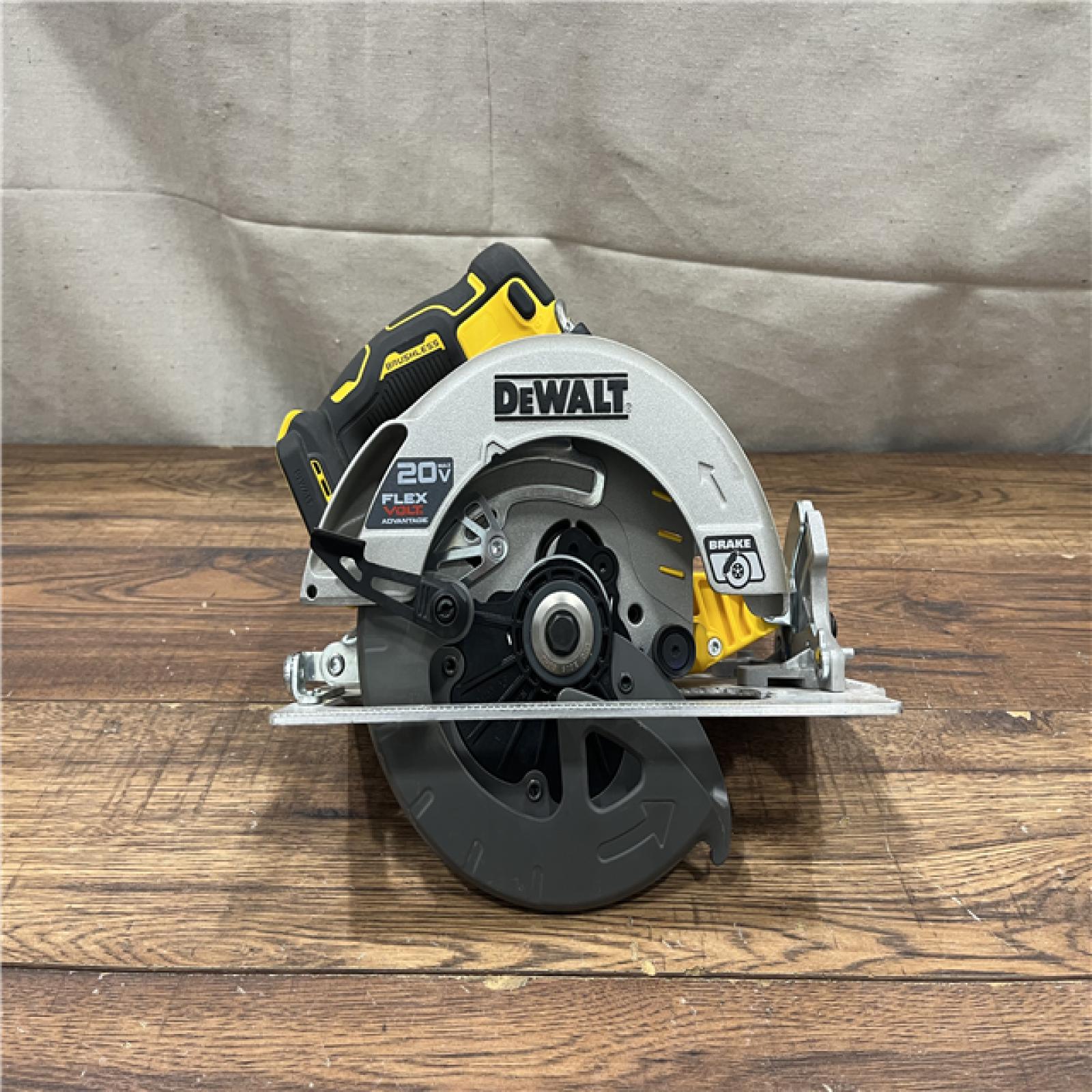 AS-IS DEWALT 20-Volt MAX 7-1/4 in. Cordless Circular Saw (Tool Only)