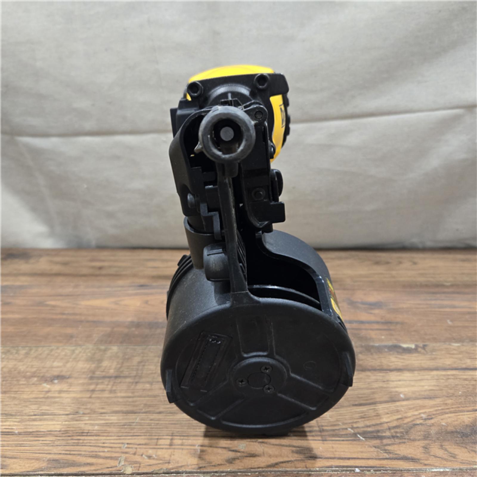 AS-IS DEWALT DW66C-1 2-1/2 Inch 15 Degree Coil Siding and Fencing Nailer