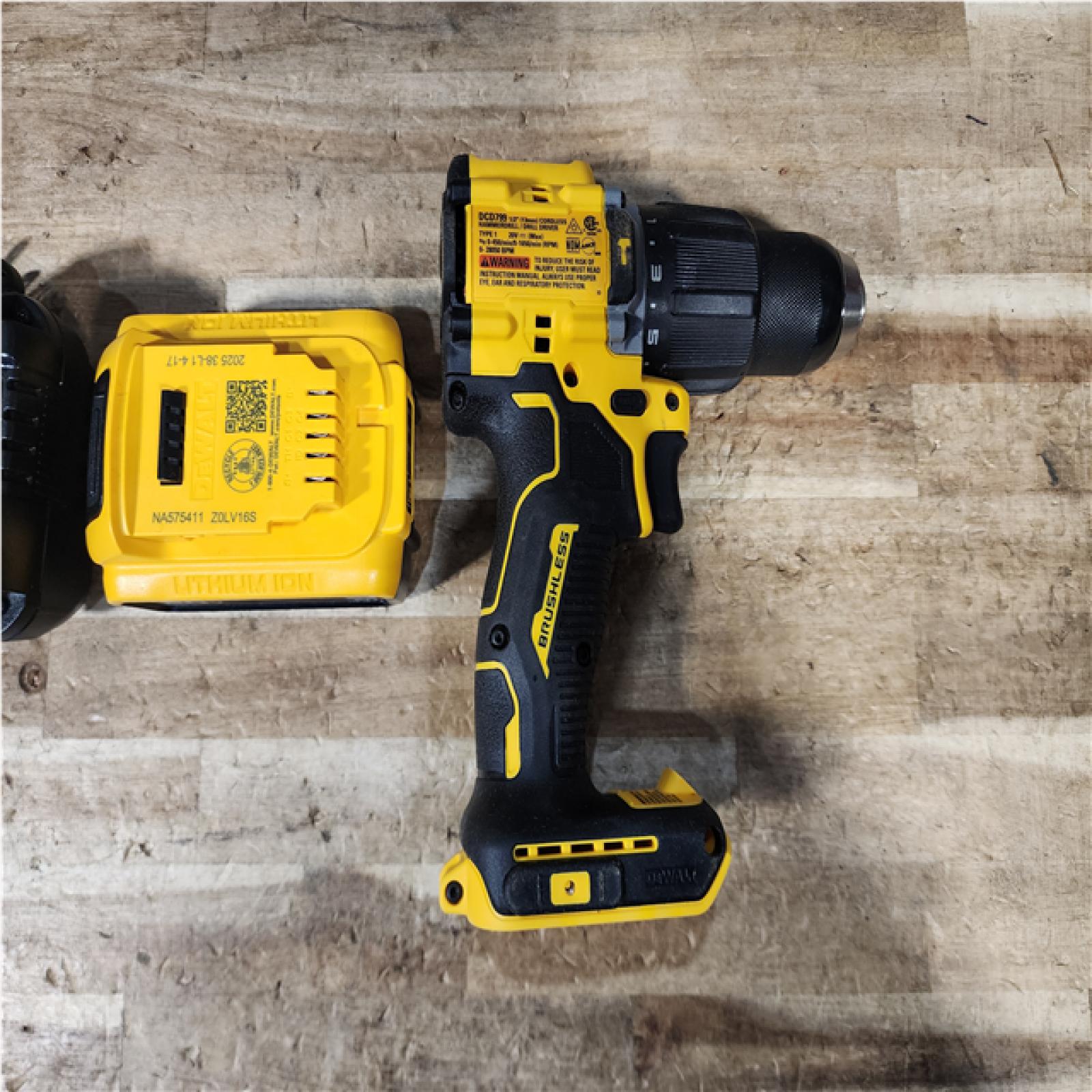 HOUSTON LOCATION - AS - IS DEWALT ATOMIC 20V Lithium-Ion Cordless 1/2 in. Hammer Drill Kit