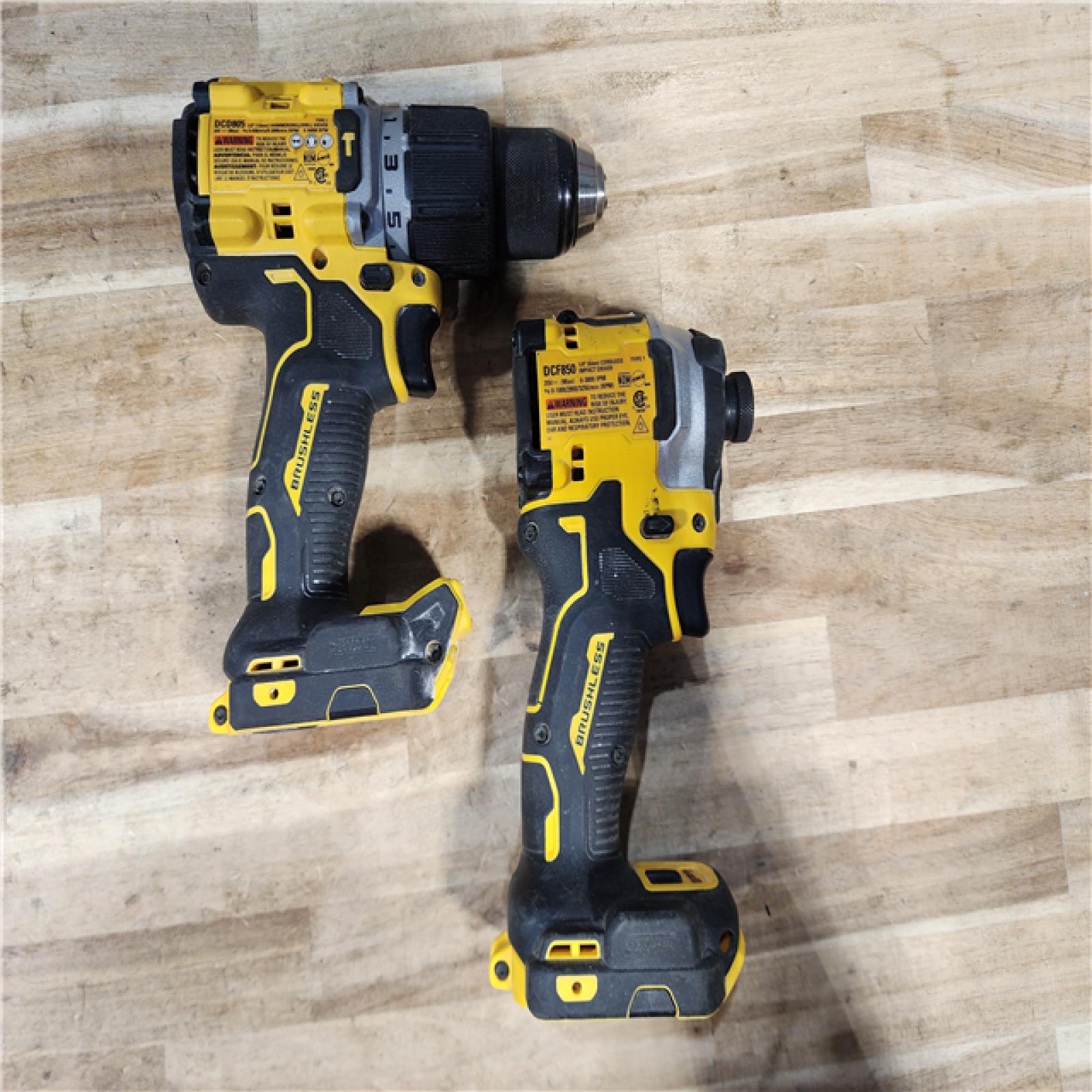 HOUSTON LOCATION - AS-IS DEWALT 2 TOOL COMBO KIT W/ (2) BATTERY & CHARGER