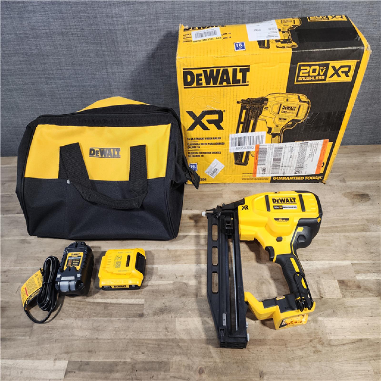 HOUSTON LOCATION - AS-IS Dewalt 20-Volt MAX XR Lithium-Ion 16-Gauge Cordless Finish Nailer Kit