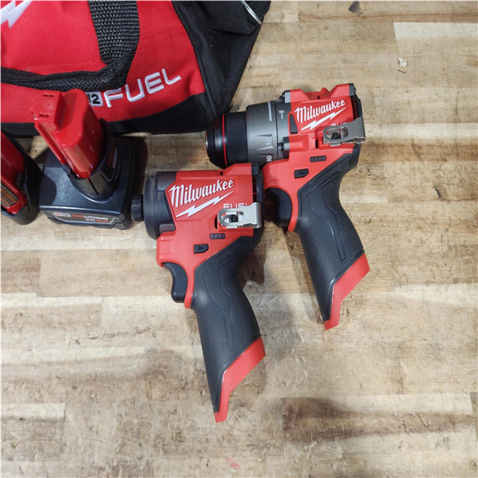 HOUSTON LOCATION - AS - IS Milwaukee 2 Tool Combo Kit W/ (2) Battery & Charger