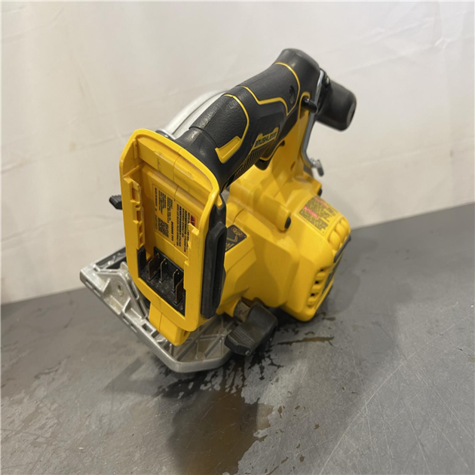 AS-IS - DeWALT 20V MAX Cordless Brushless 6-1/2 in. Sidewinder Style Circular Saw